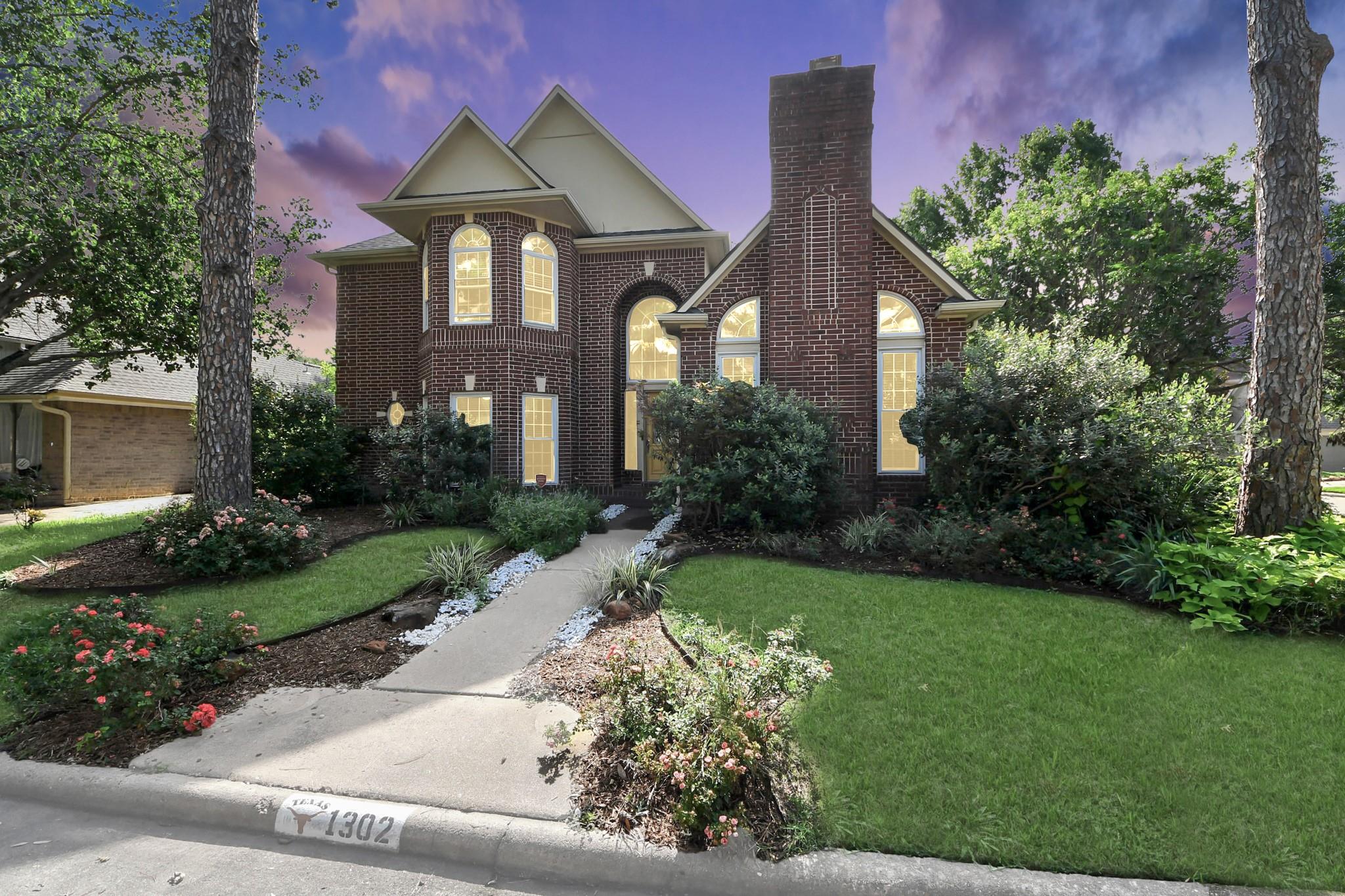 1302 Wickshire Lane, Houston Tx 77043 Property Photo 1