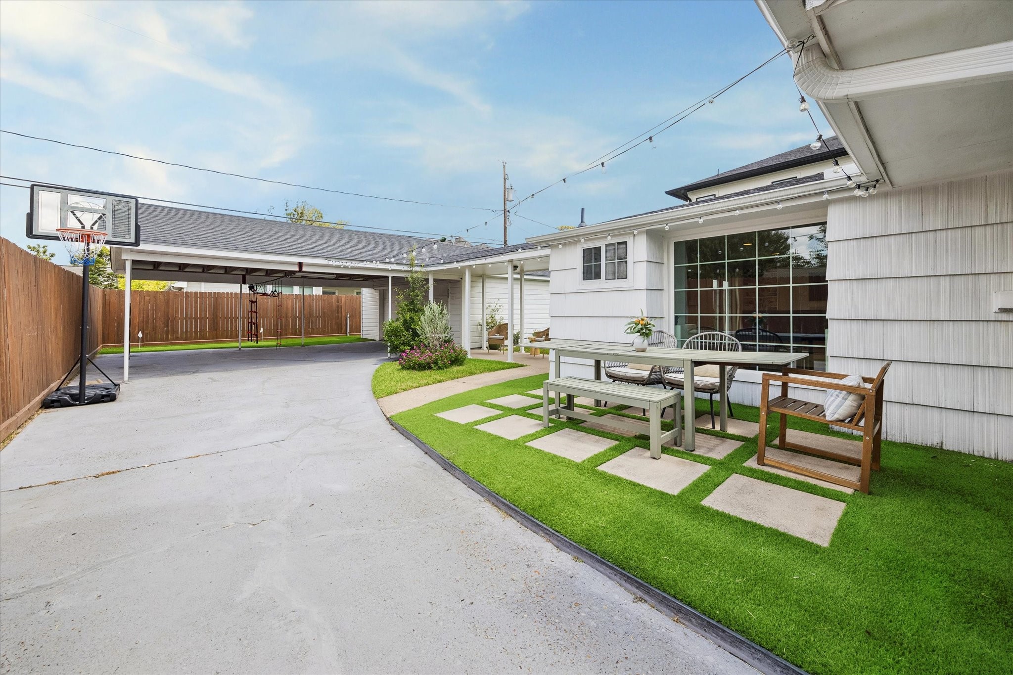 1232 Chantilly Lane Property Photo 16