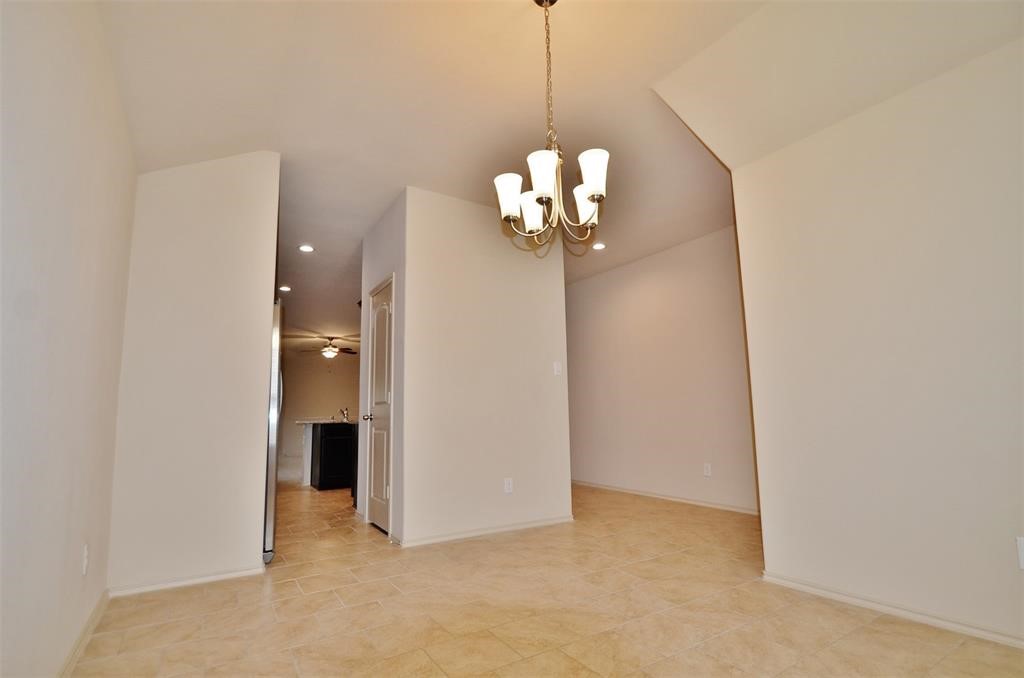 23614 Shortleaf Pine Drive Property Photo 3