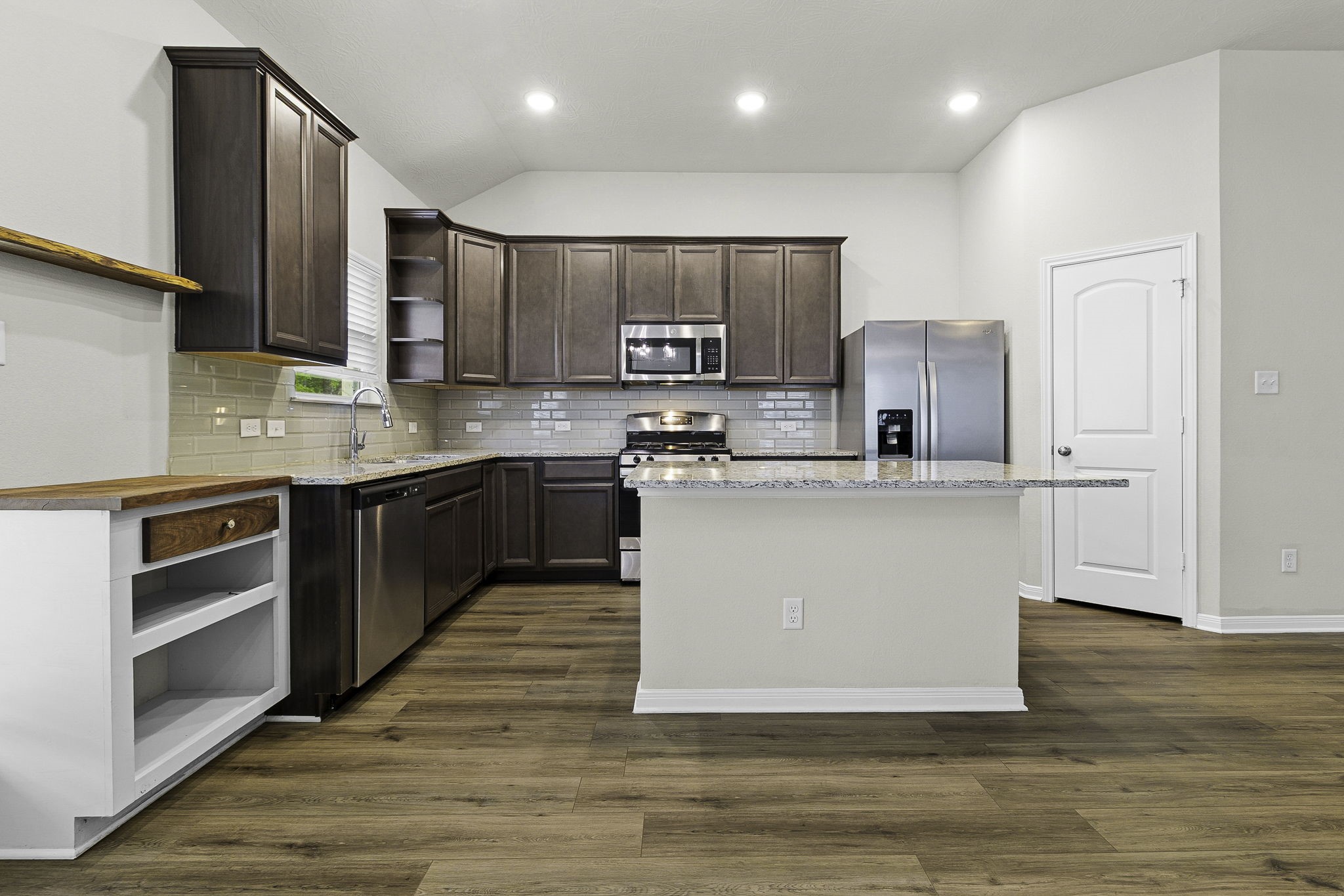 121 New Dawn Trail Property Photo 6