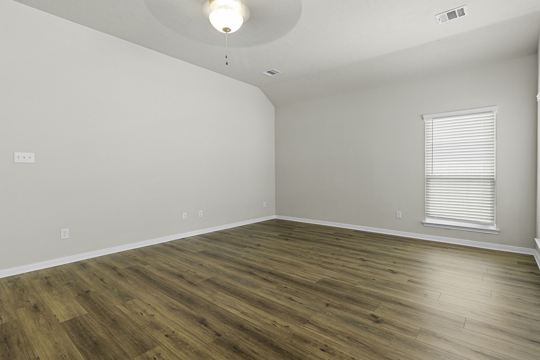 121 New Dawn Trail Property Photo 13