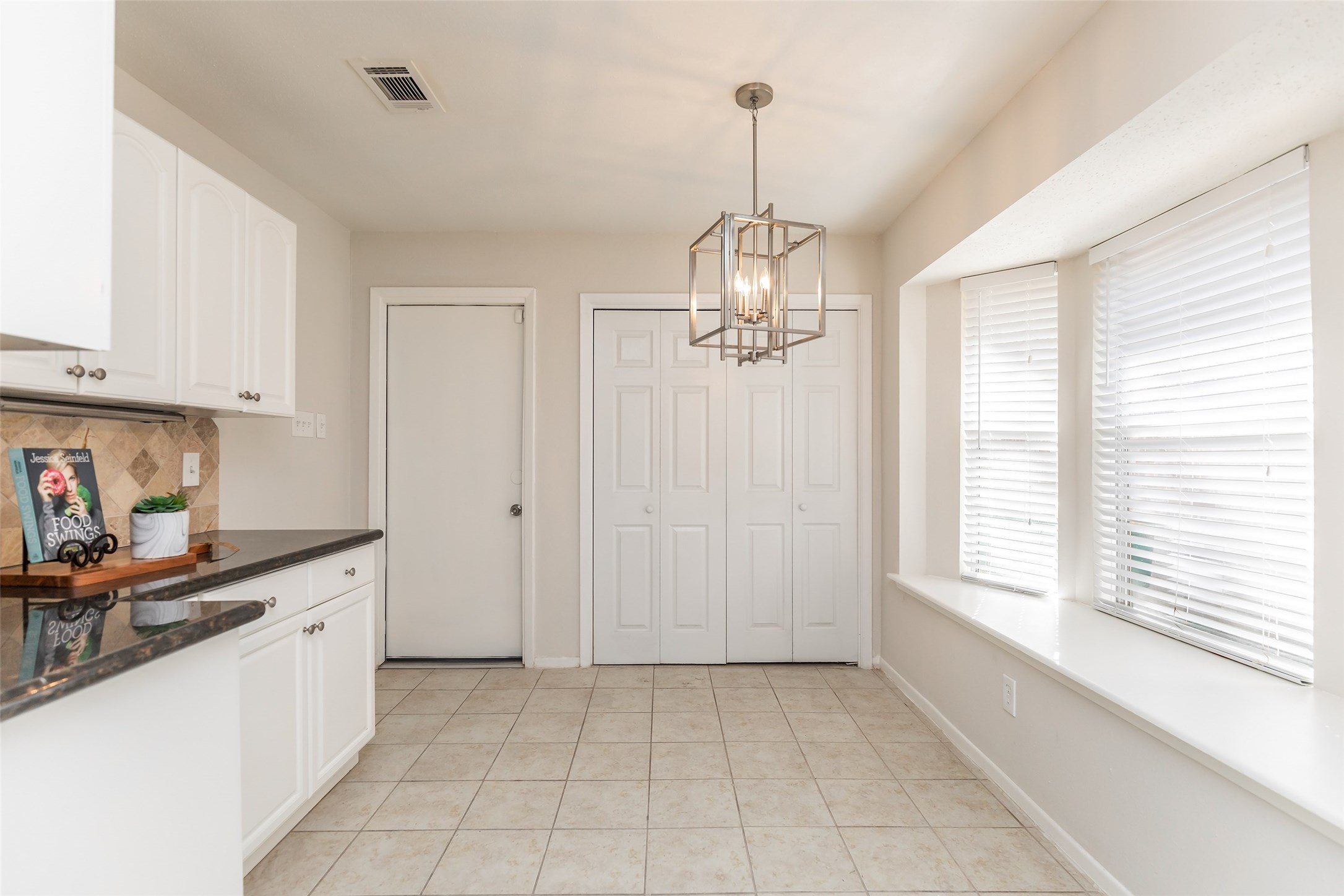 46 N Deerfoot Circle Property Photo 12