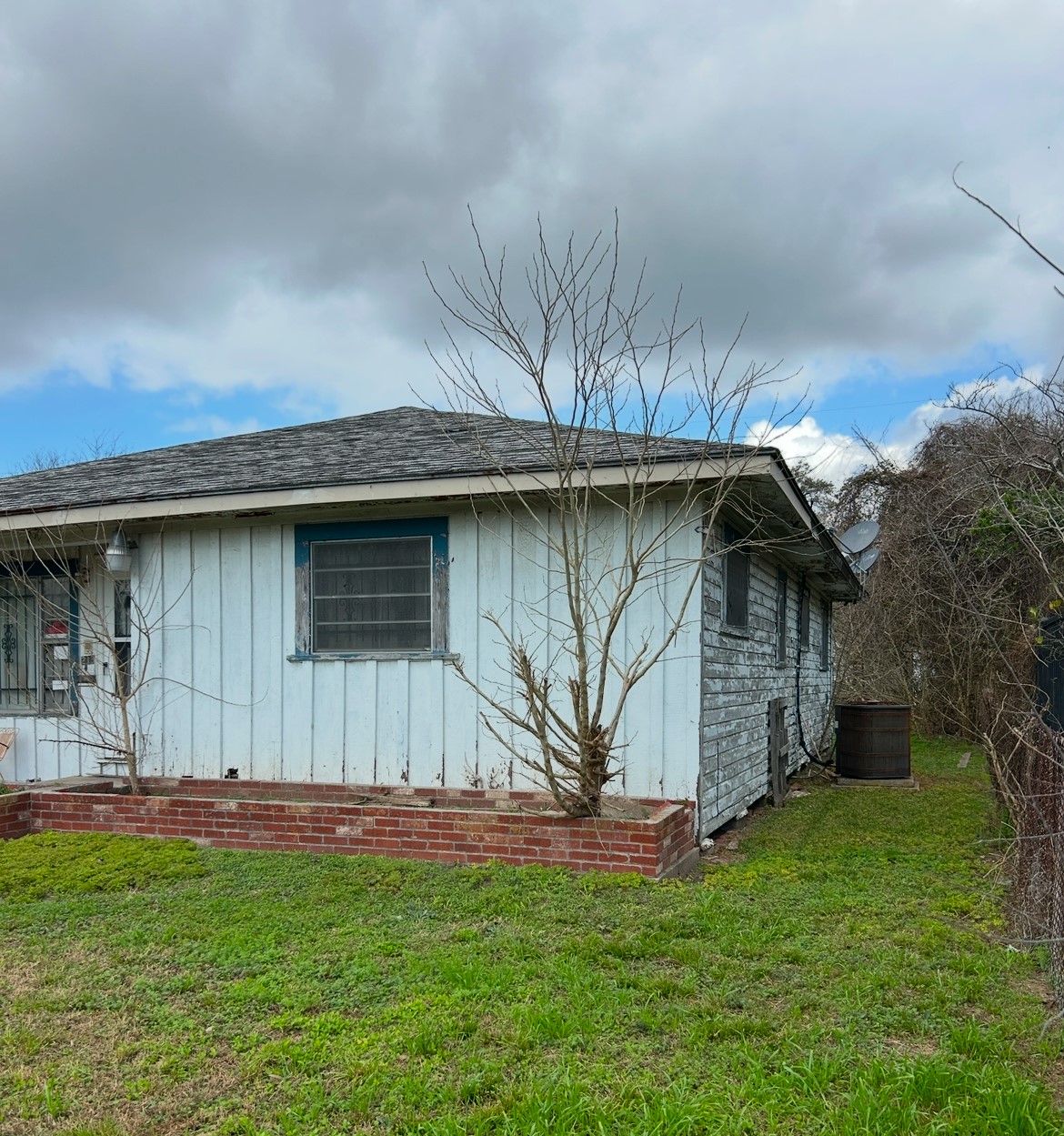 213 Armstrong Street Property Photo 1
