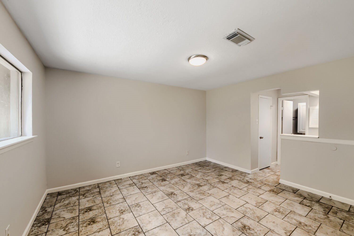 5819 Culross Close Property Photo 17