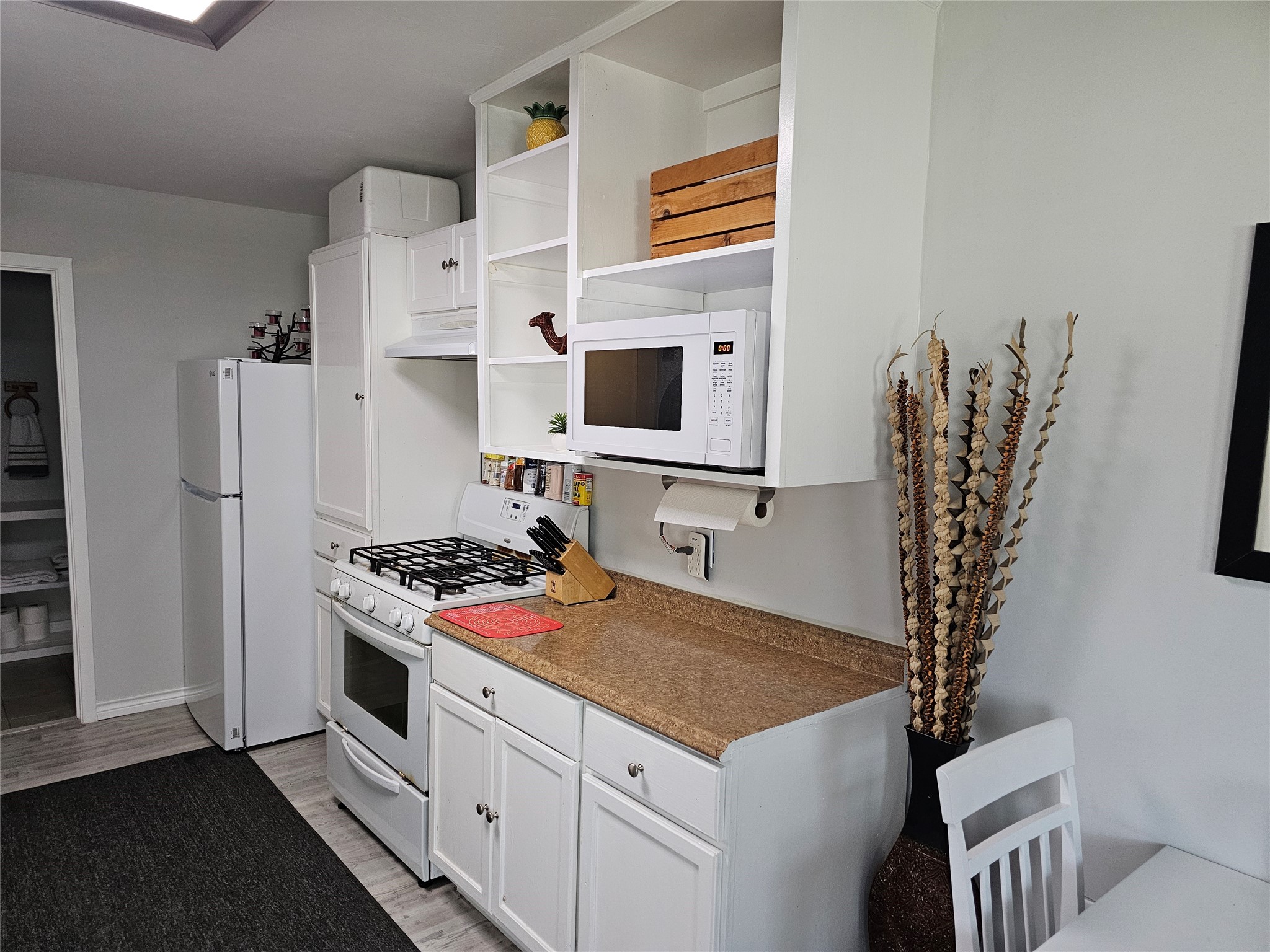 503 Lakeland Drive Property Photo 4