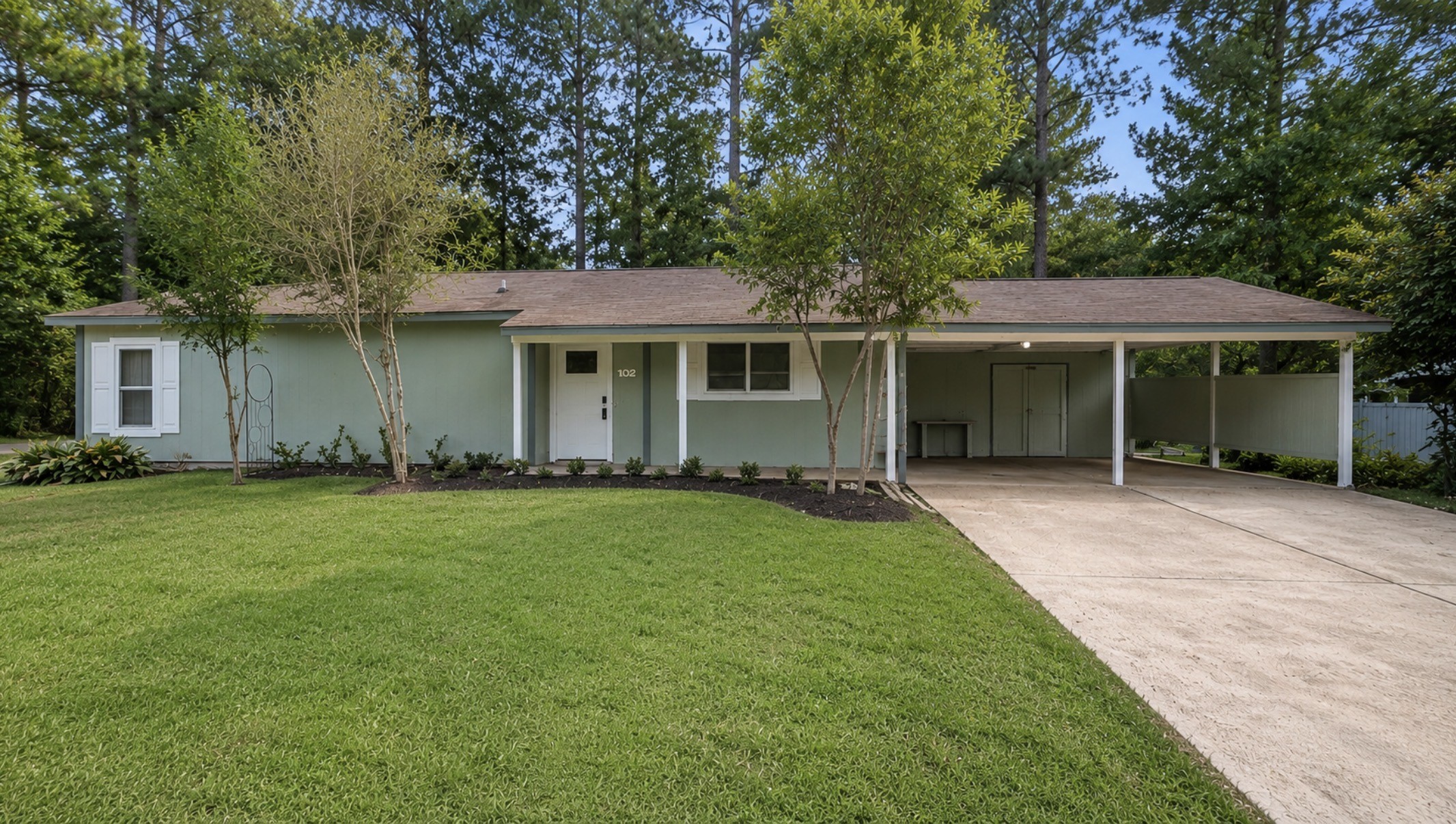 1 Laurel Oak Place Property Photo 1