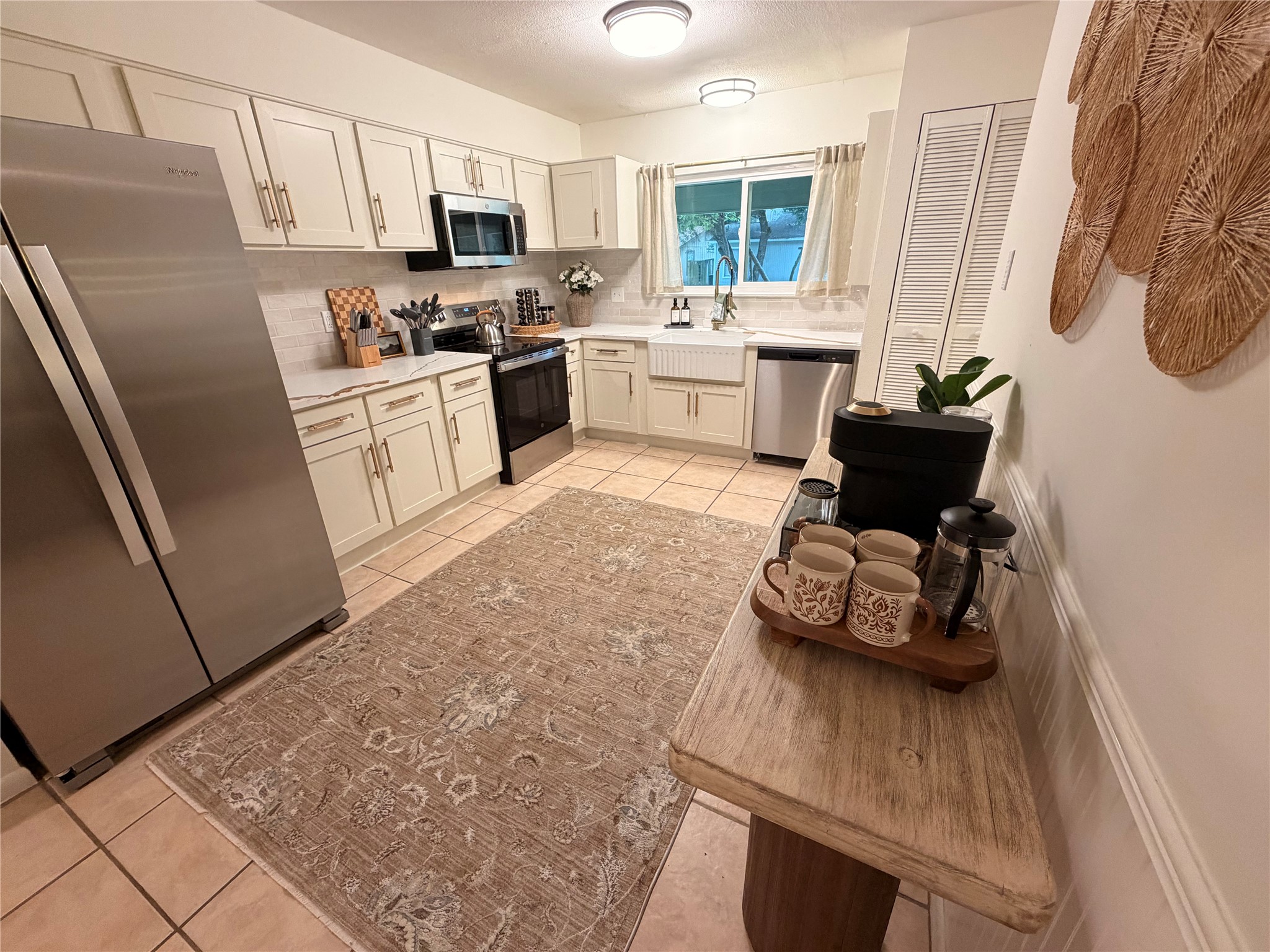 1 Laurel Oak Place Property Photo 3