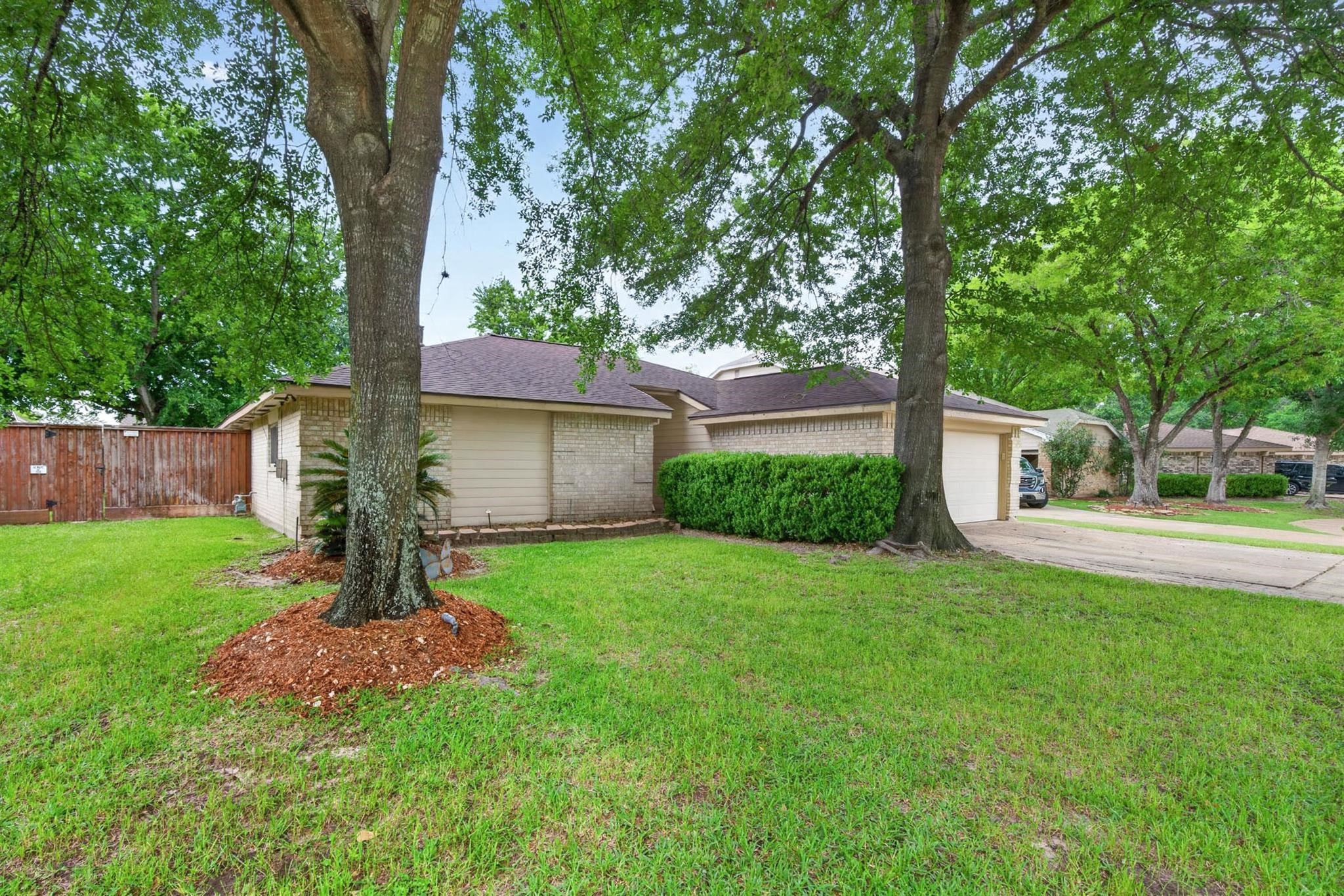 12511 Ravens Mate Drive Property Photo 2