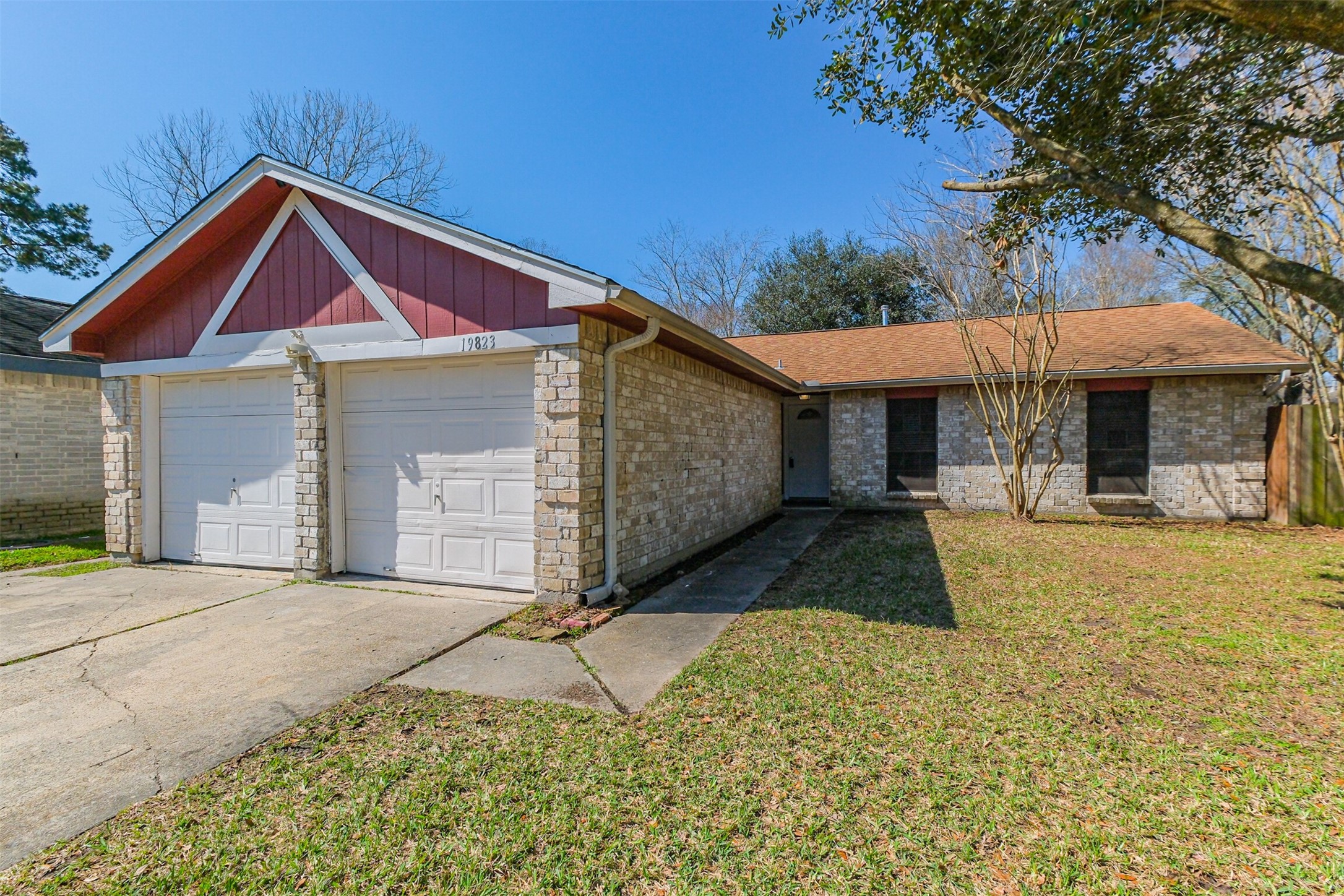 19823 Burle Oak Drive Property Photo 2