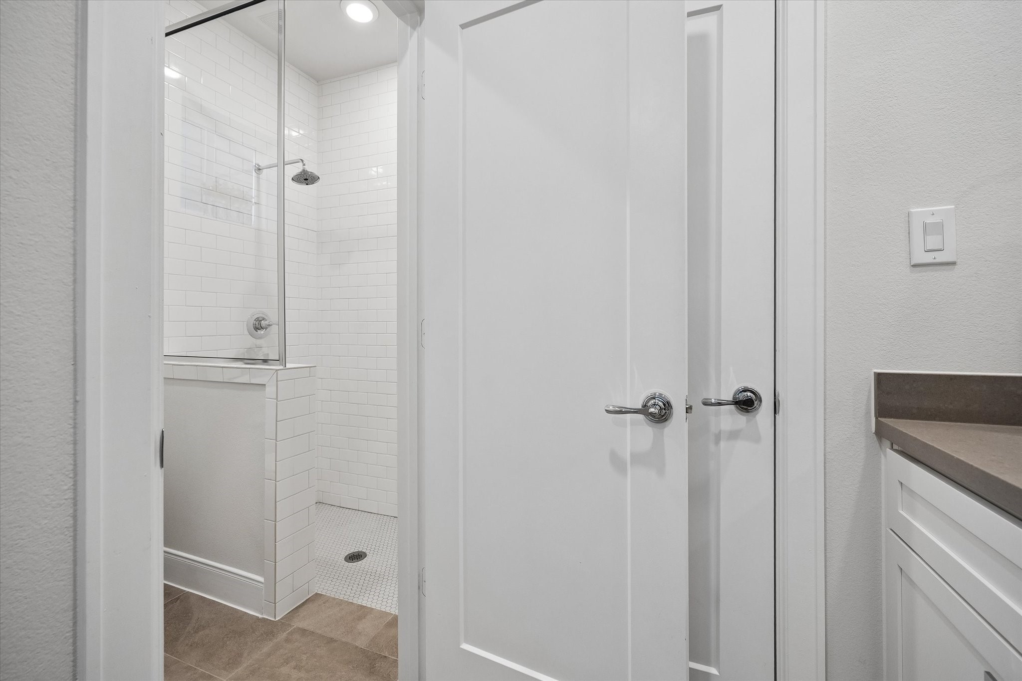 2491 W 11th Street Property Photo 5