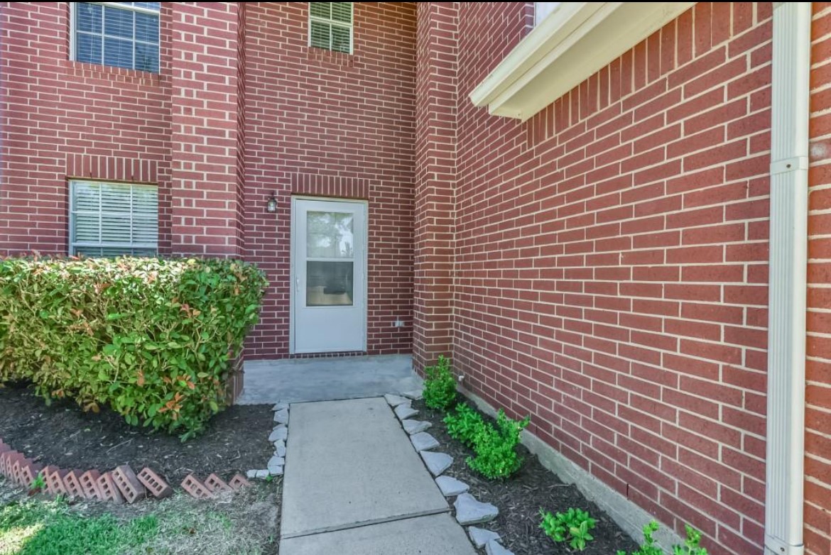 5722 W Harrow Drive Property Photo 4