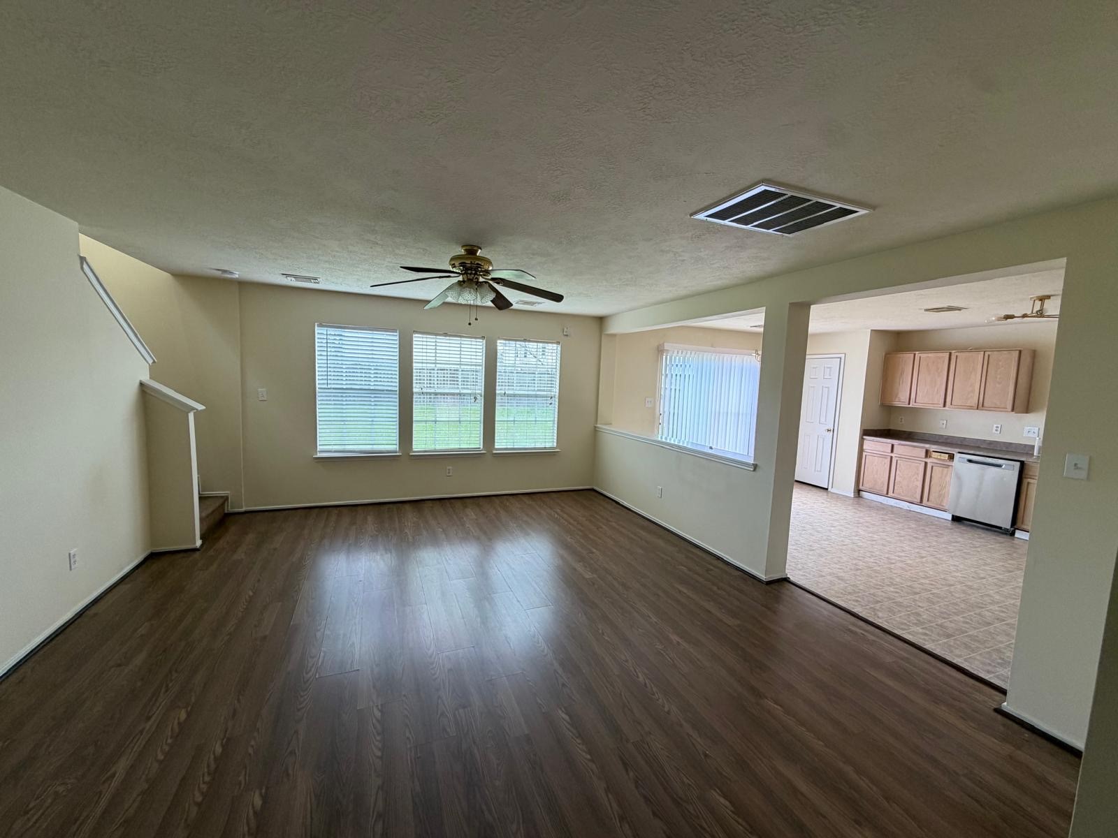 5722 W Harrow Drive Property Photo 7