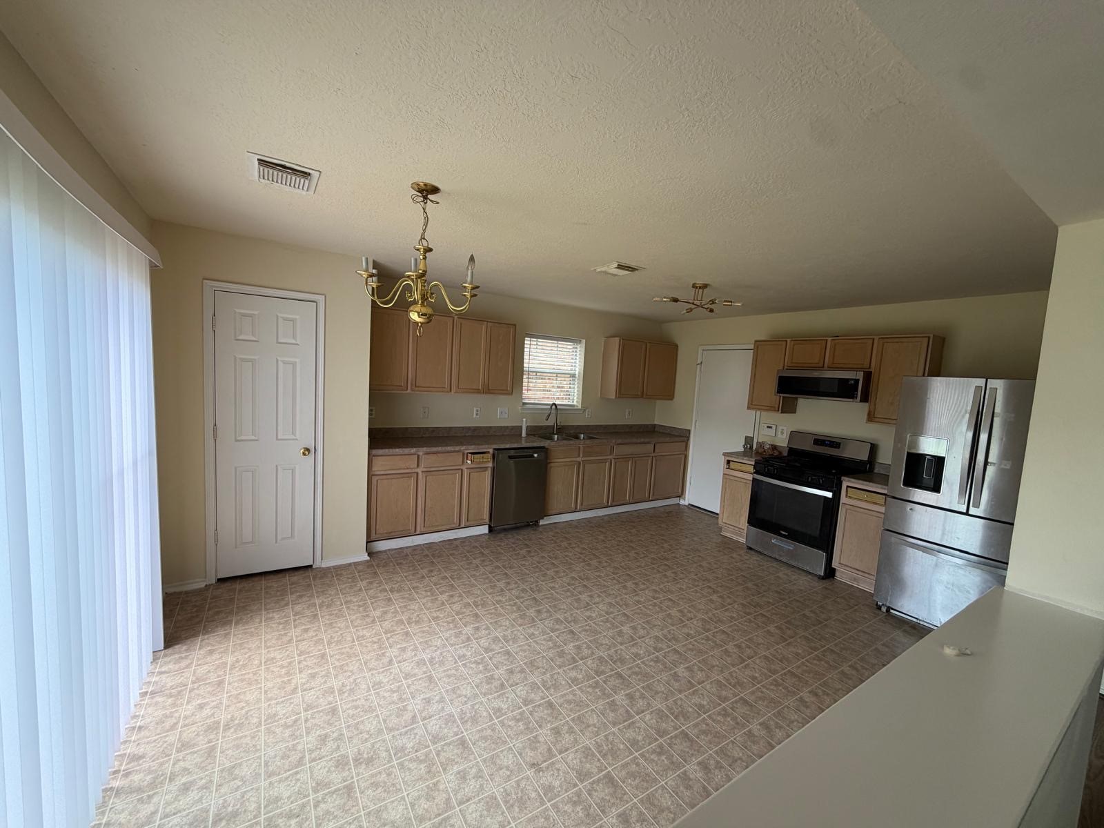 5722 W Harrow Drive Property Photo 9
