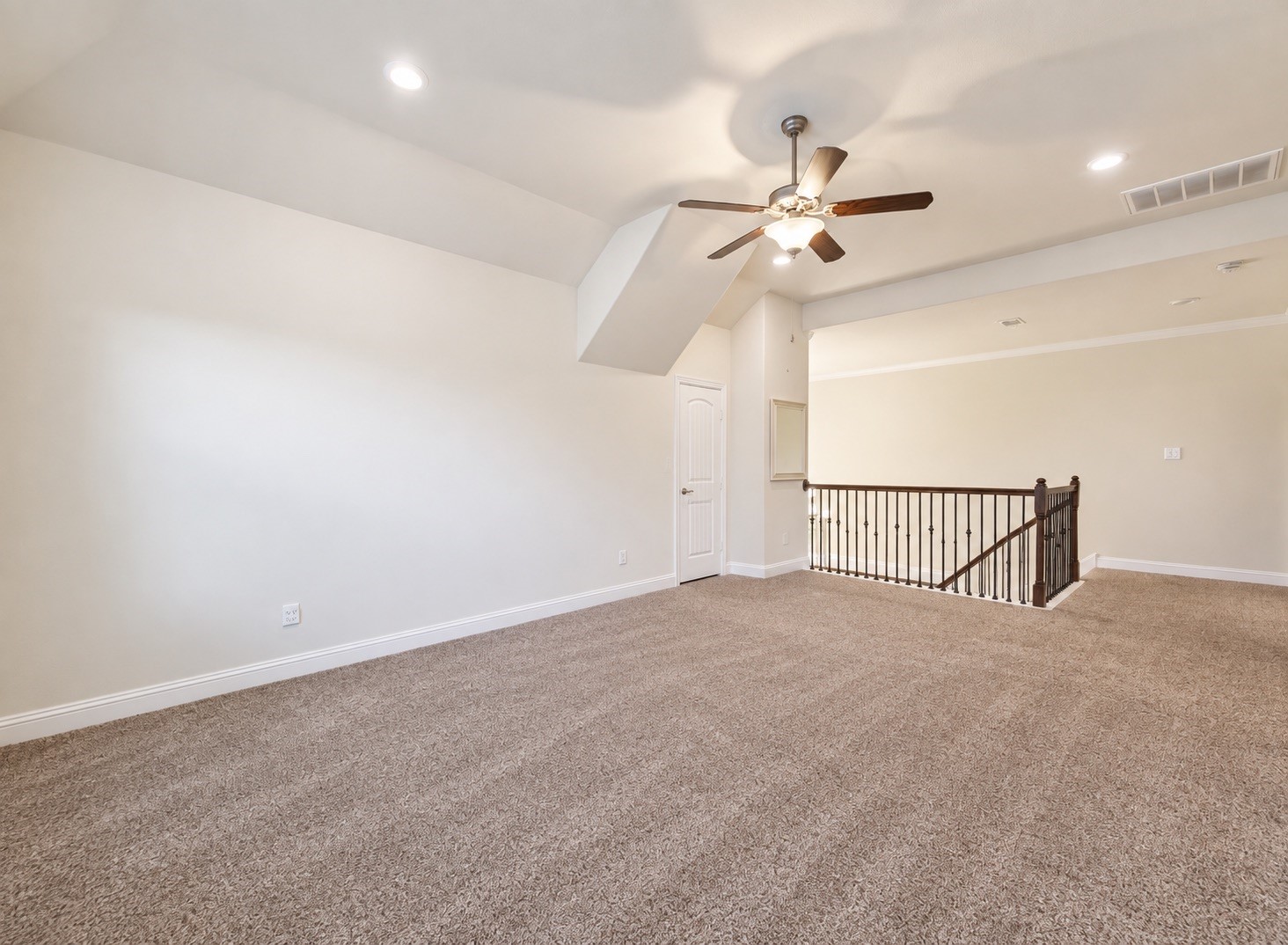 7438 Dry Stone Lane Property Photo 4