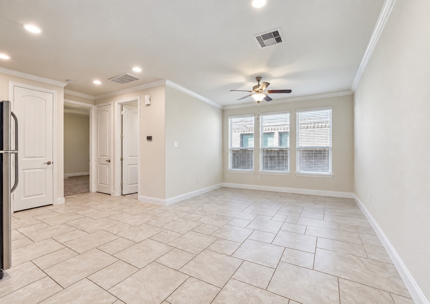 7438 Dry Stone Lane Property Photo 5