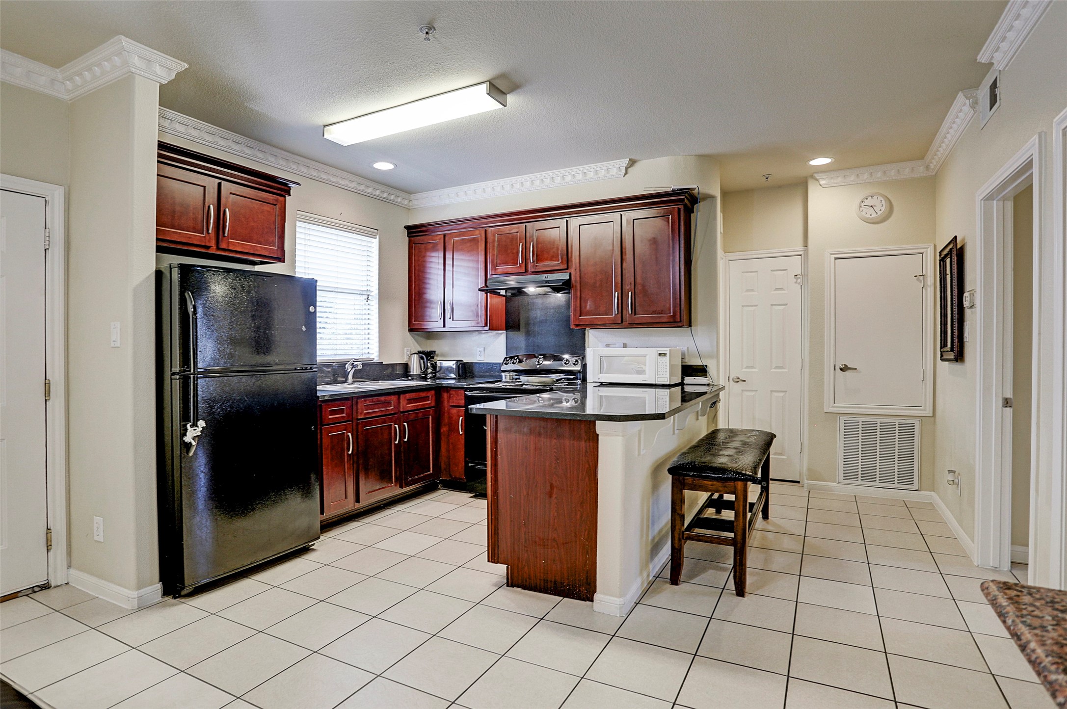 6468 Corporate Drive 2009 Property Photo 3