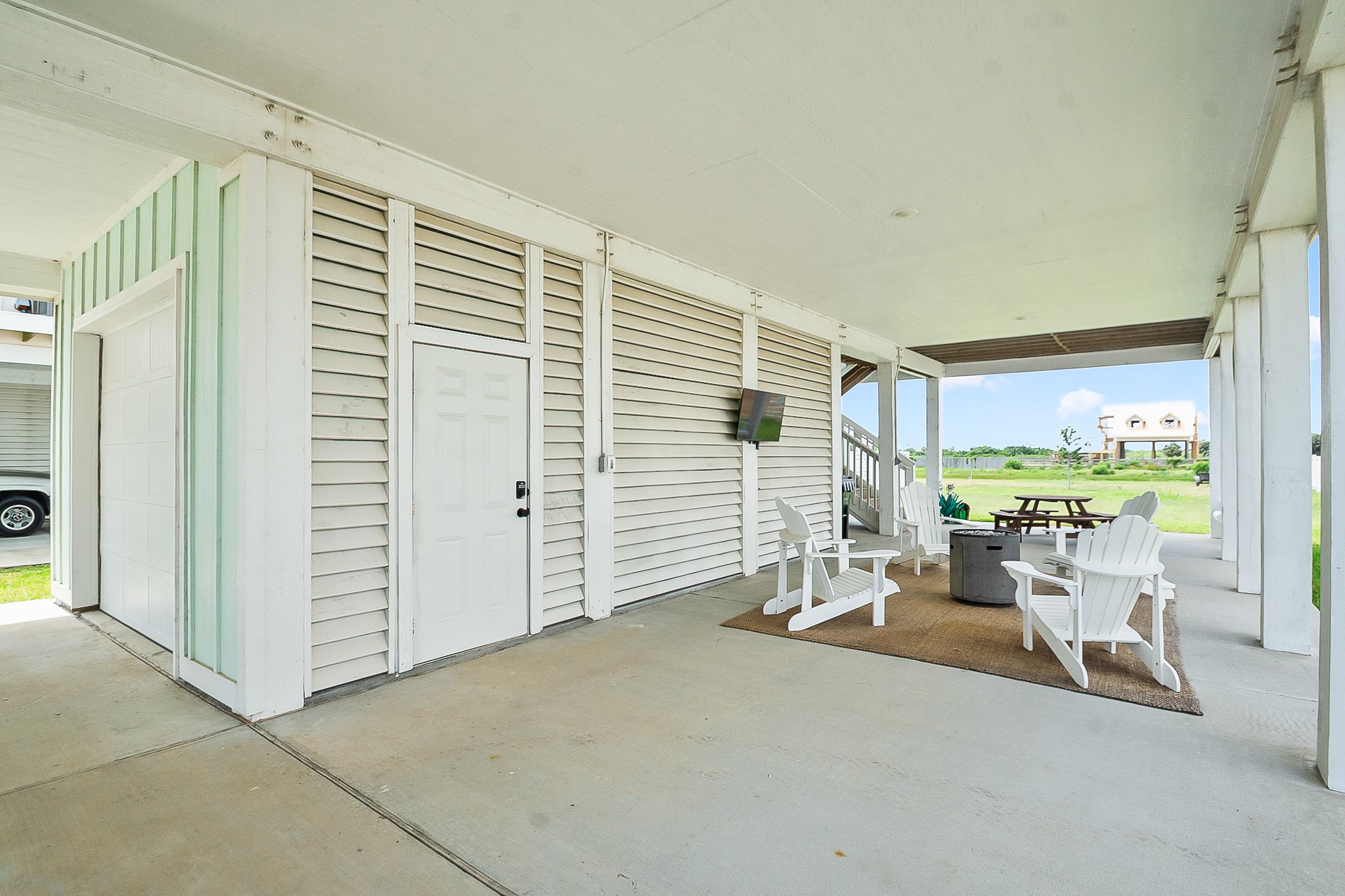 2527 103rd Street Property Photo 2
