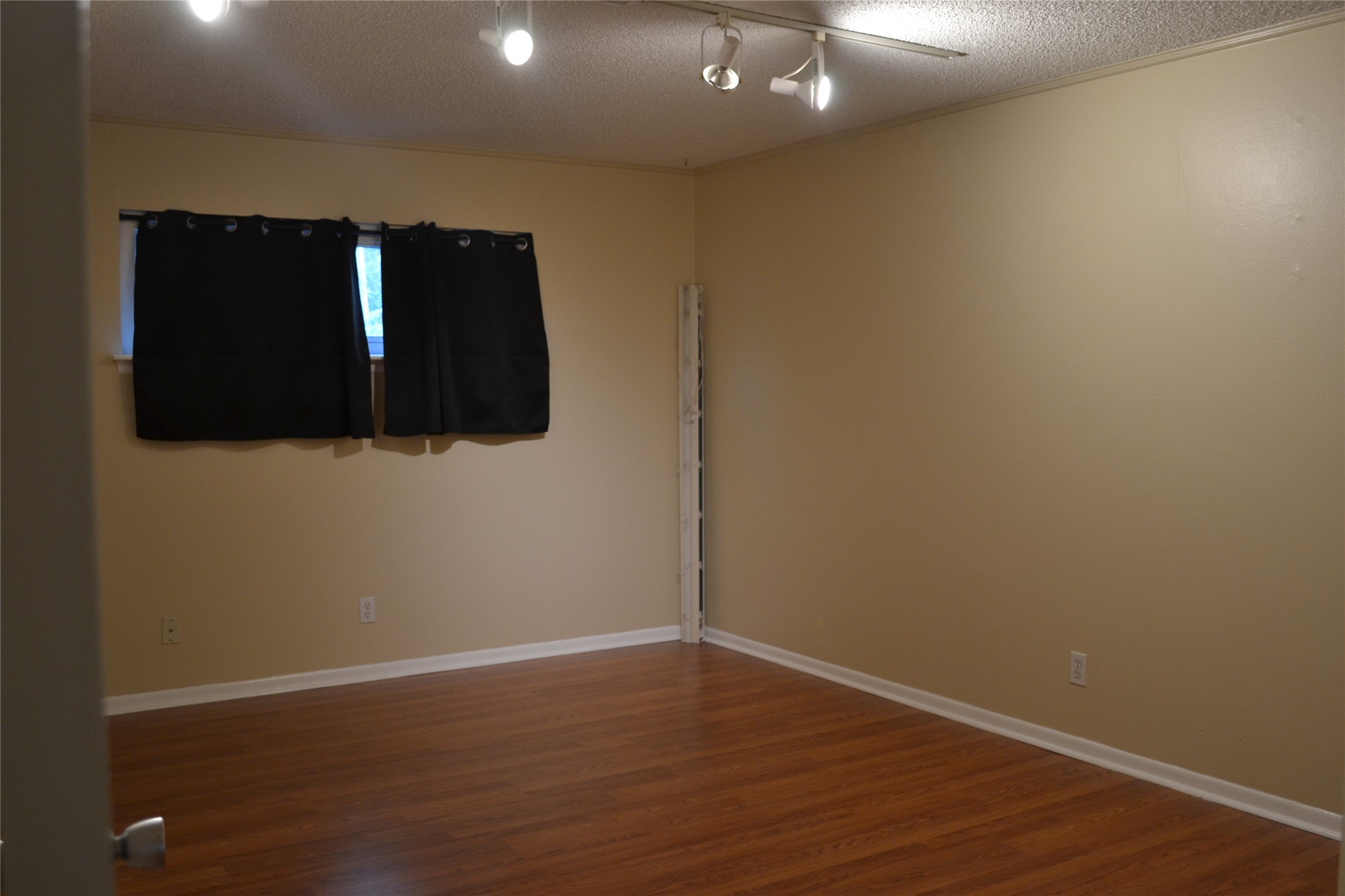 1710 Brun Street 10 Property Photo 9