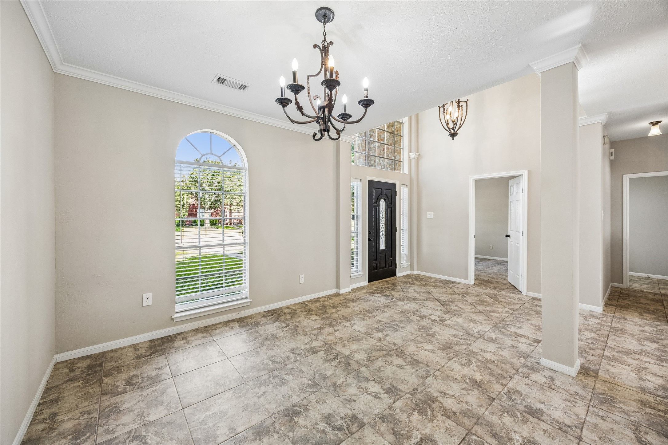 4031 Mission Valley Drive Property Photo 4