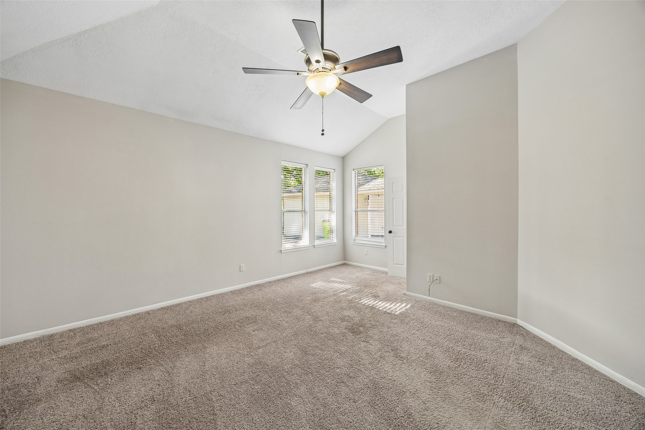 4031 Mission Valley Drive Property Photo 17