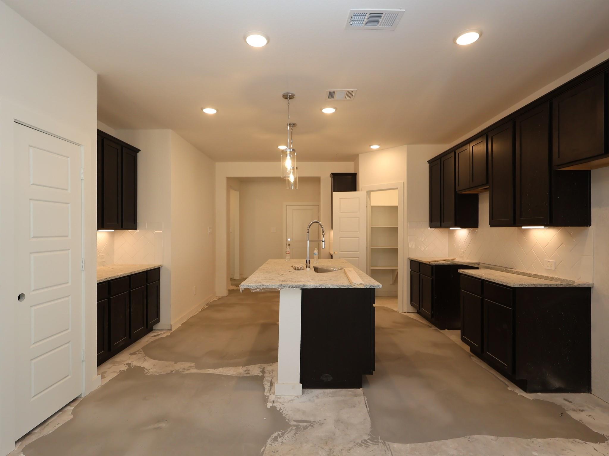 609 Falling Cave Drive, Willis Tx 77378 Property Photo 3