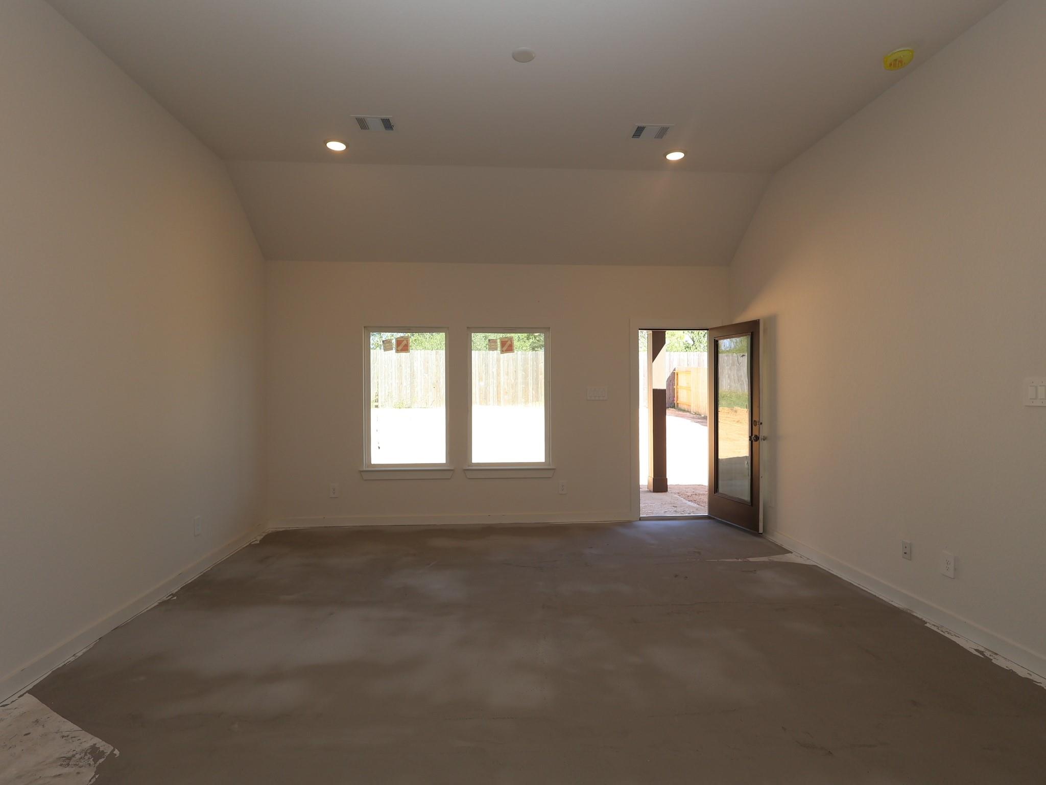 609 Falling Cave Drive, Willis Tx 77378 Property Photo 5
