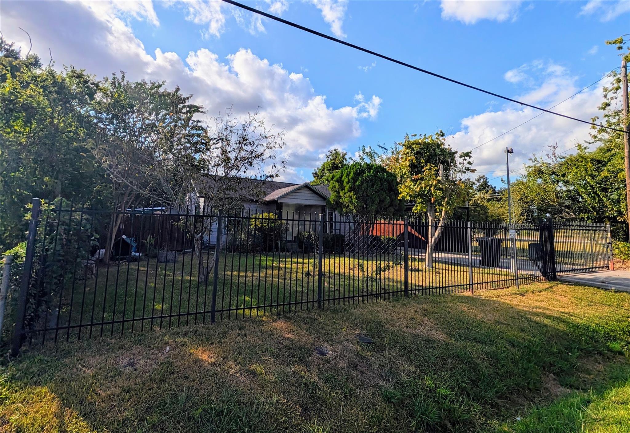 5817 Wayne Street, Houston Tx 77026 Property Photo 2