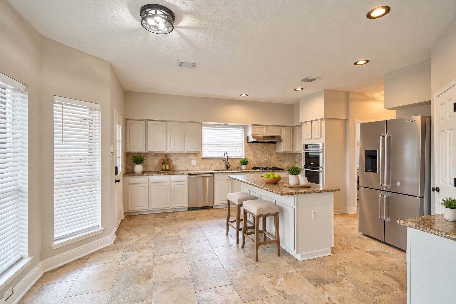 28130 Laura Court Property Photo 8