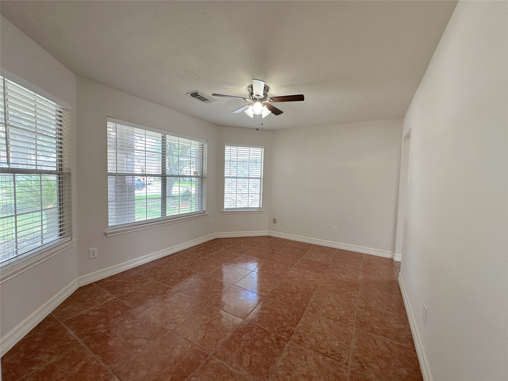 702 Danbury Park Lane Property Photo 5