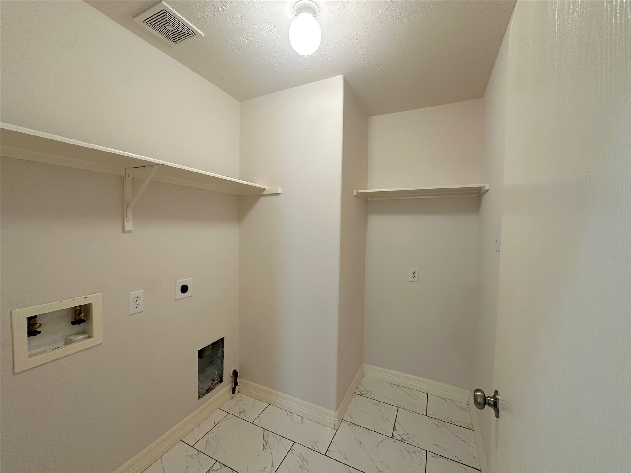 702 Danbury Park Lane Property Photo 18