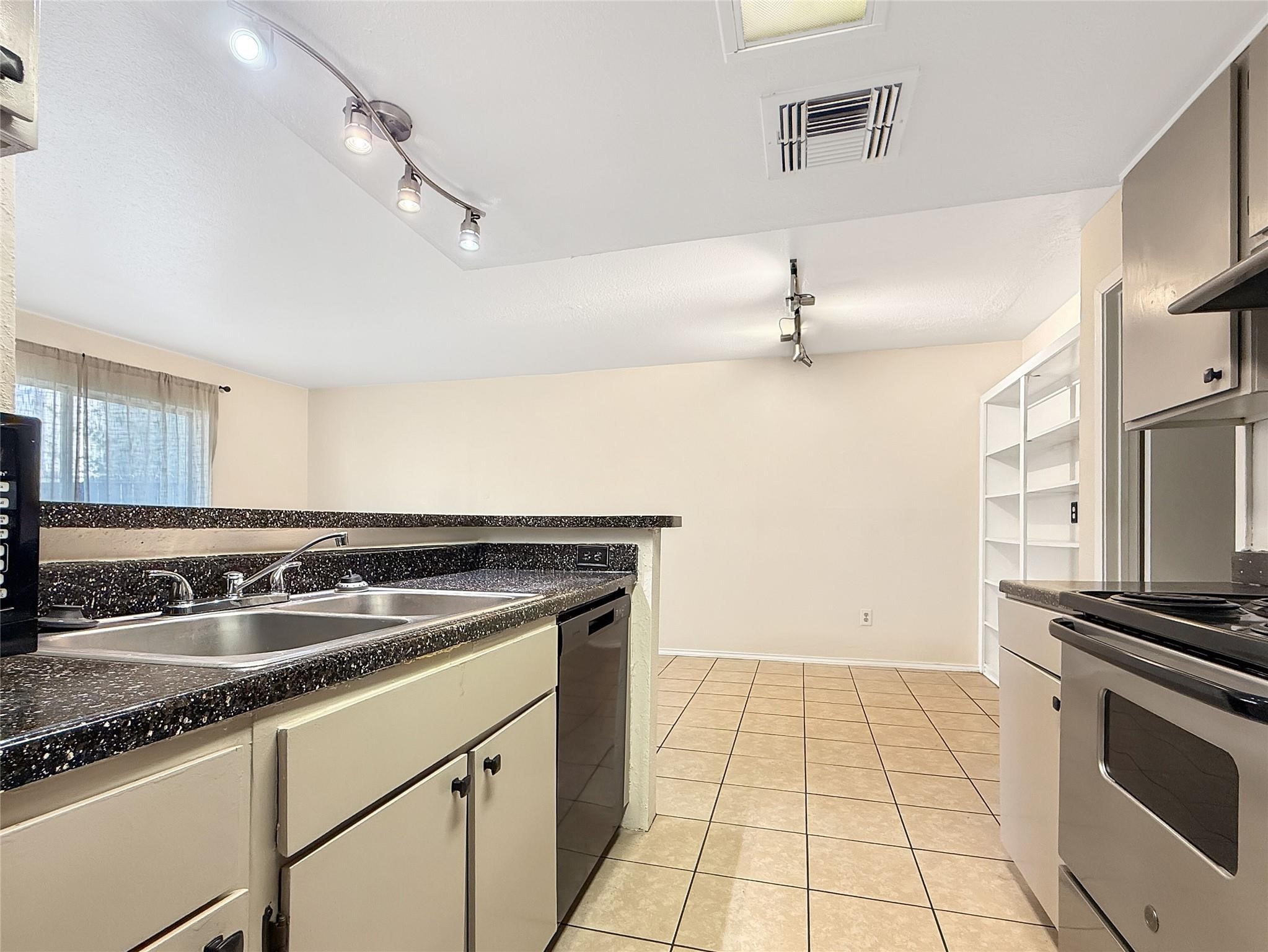 12905 Woodforest Boulevard 601 Property Photo 10