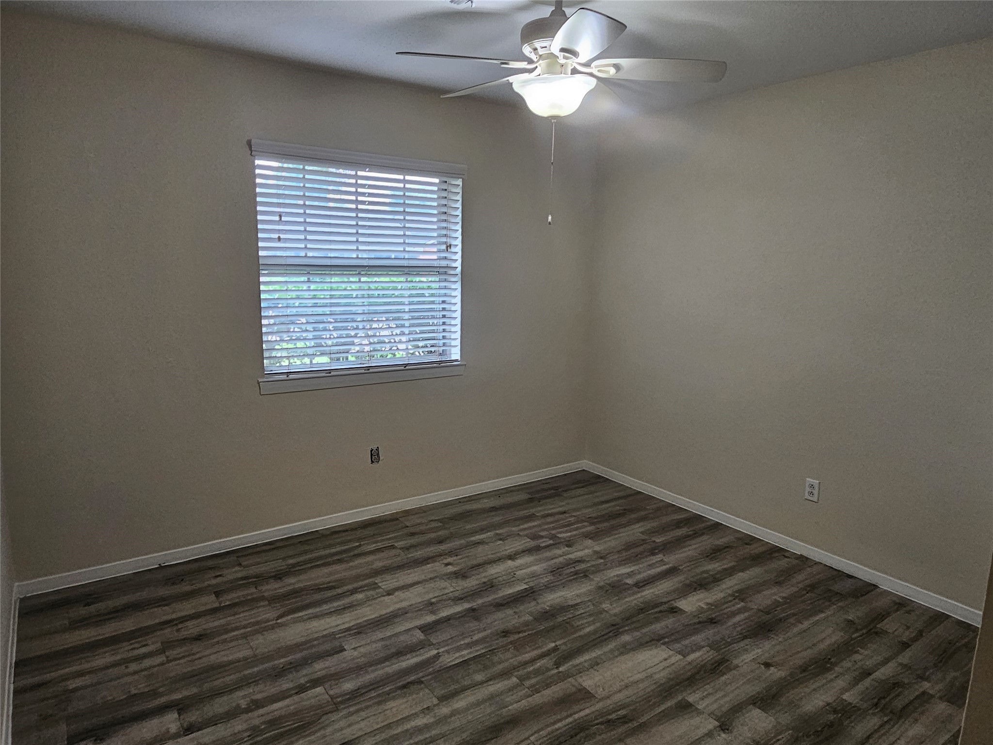 1113 E Amherst Lane Property Photo 15