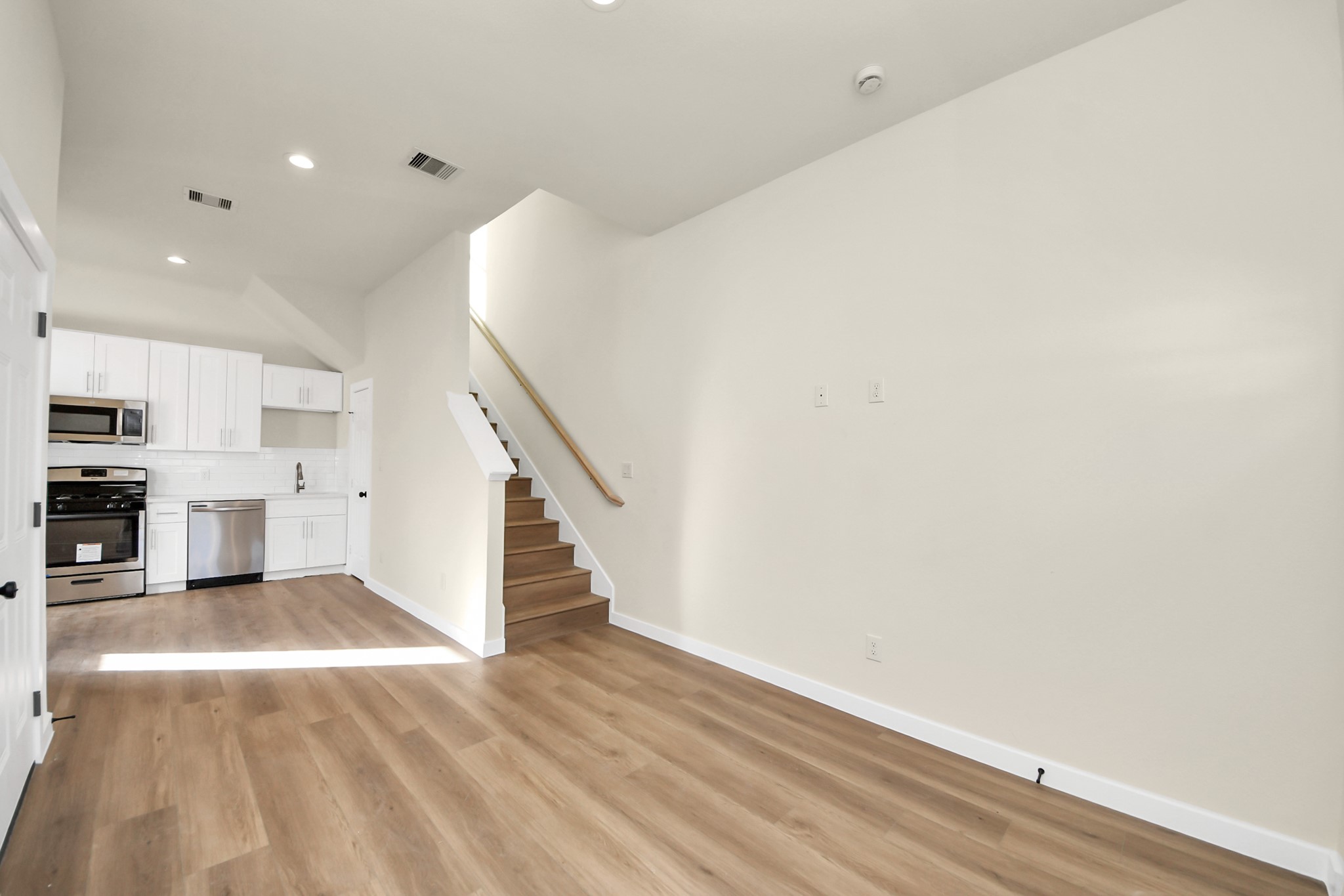 8025 Peachtree Street D Property Photo 6
