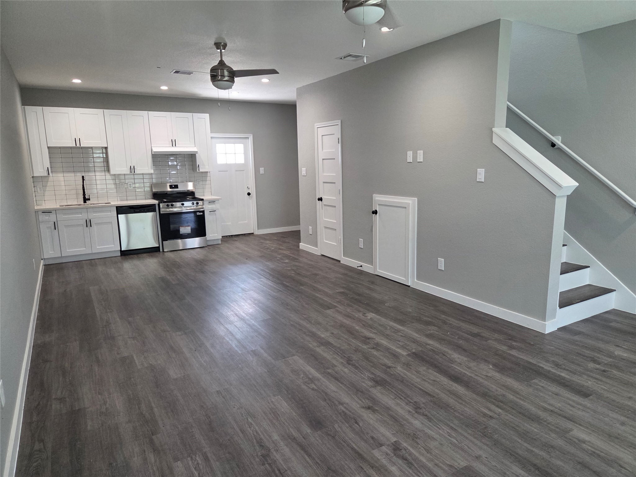 9806 Fillmore Street B Property Photo 3