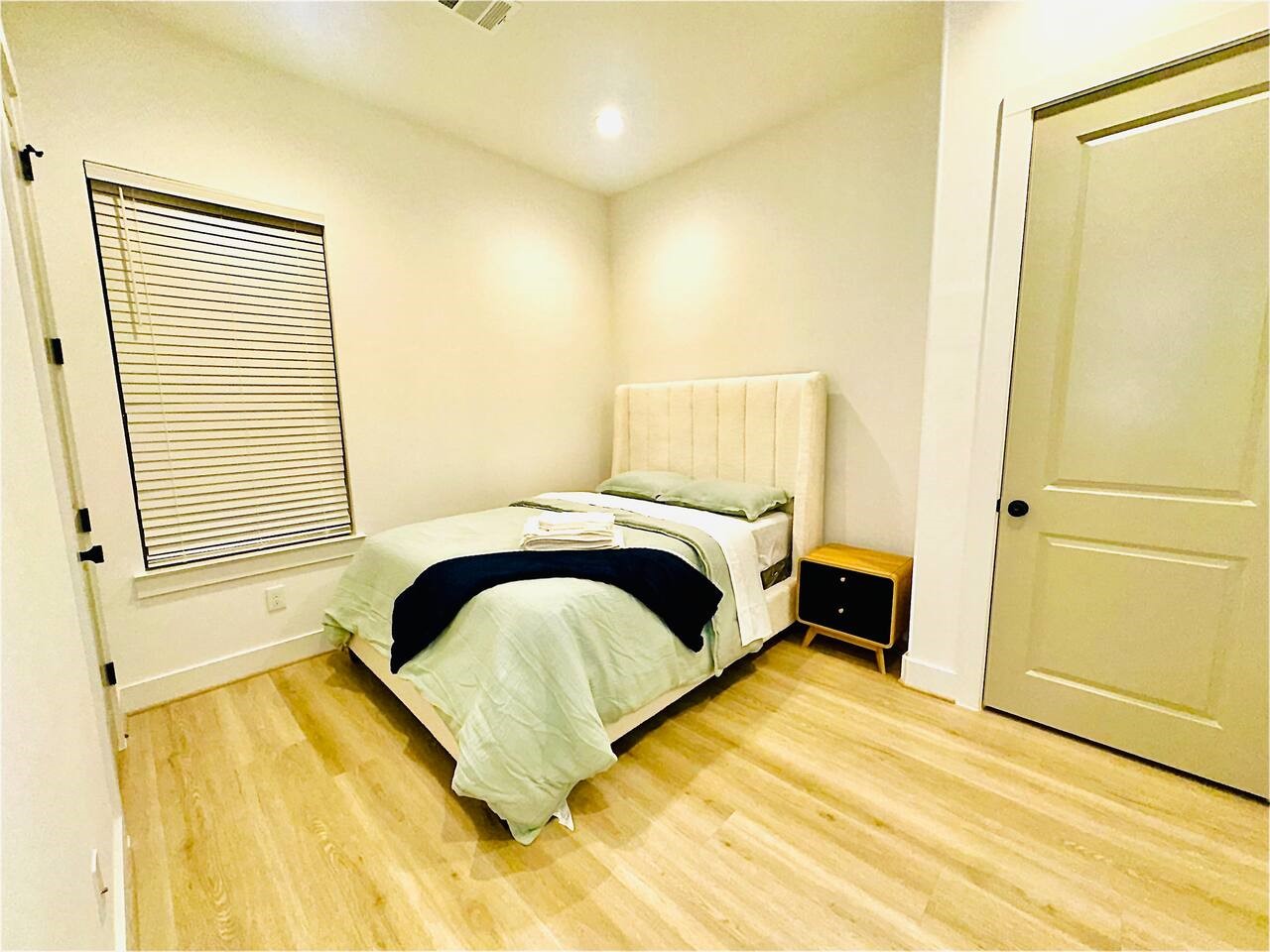 2339 Eagle St Property Photo 14