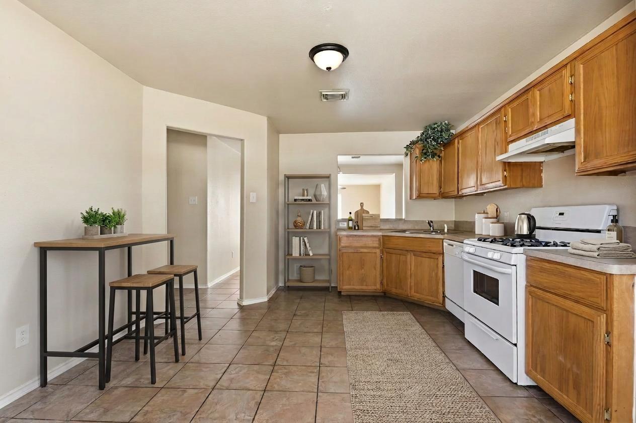 3910 Ridge Canyon Road, Baytown Tx 77521 Property Photo 4