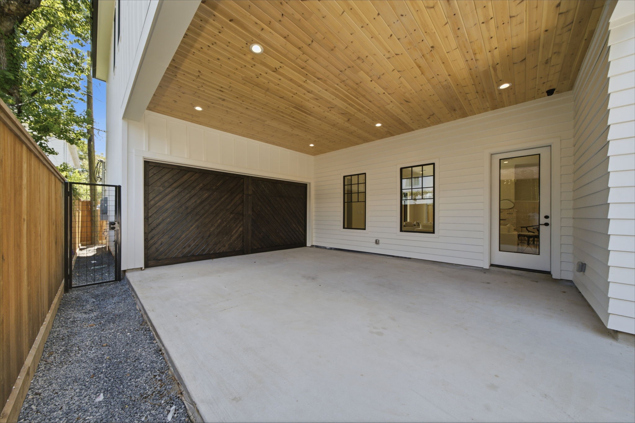 906 Bayland Avenue Property Photo 38