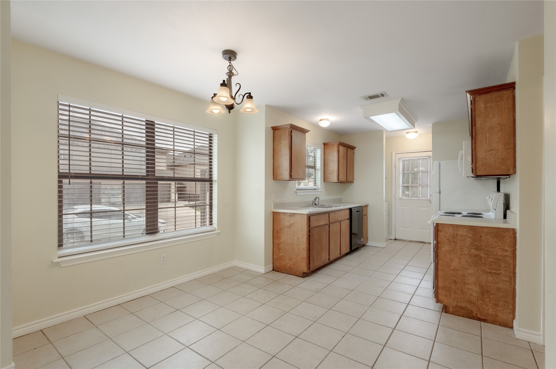 101 Yegua Circle Property Photo 7