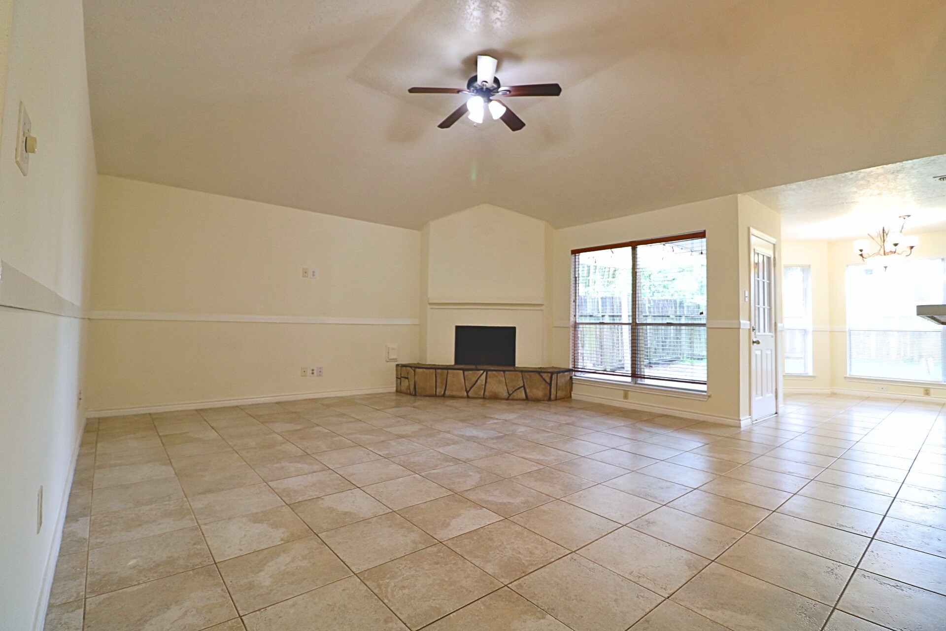 16322 Ginger Run Way Property Photo 4