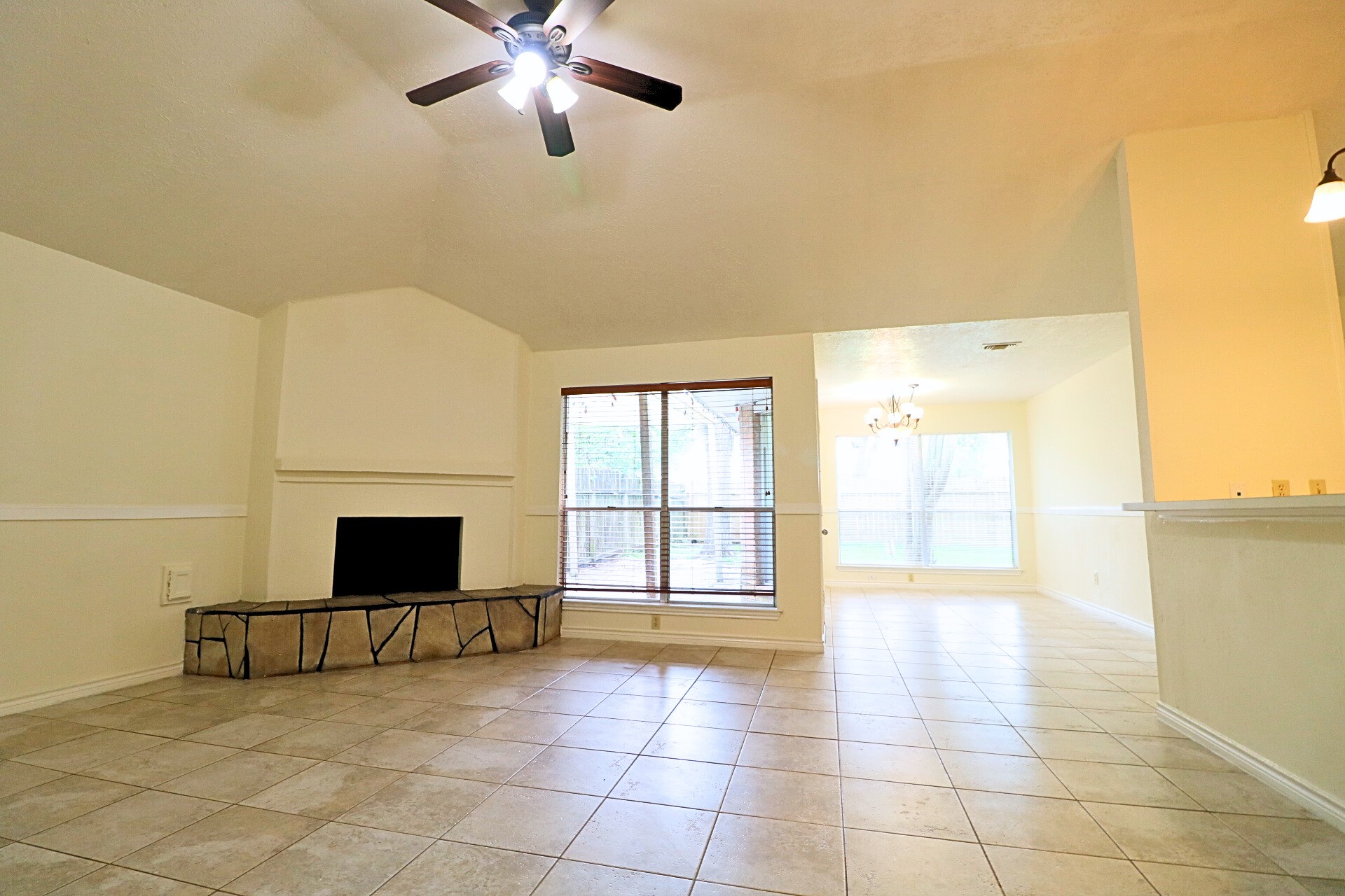 16322 Ginger Run Way Property Photo 5