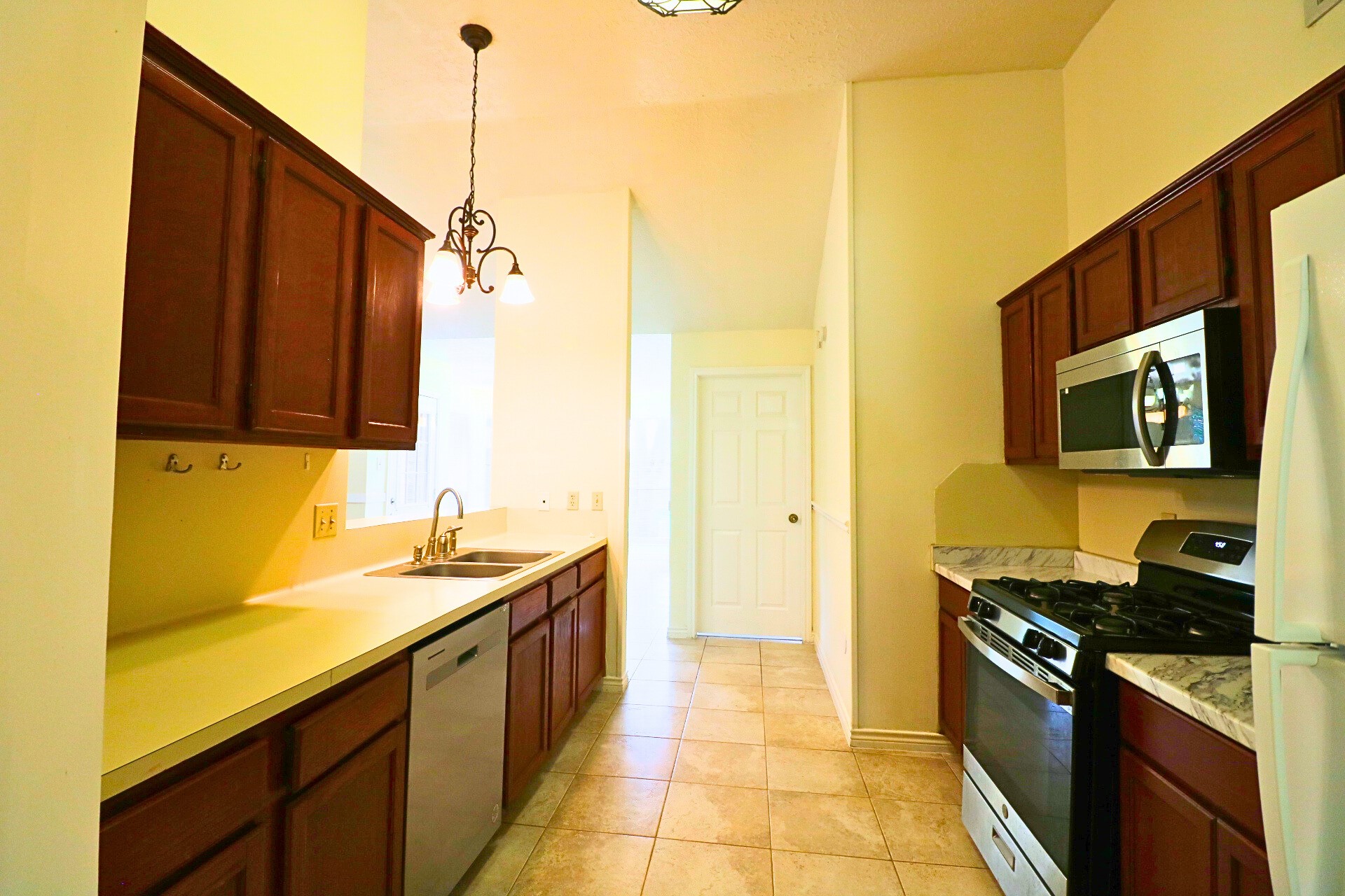 16322 Ginger Run Way Property Photo 9