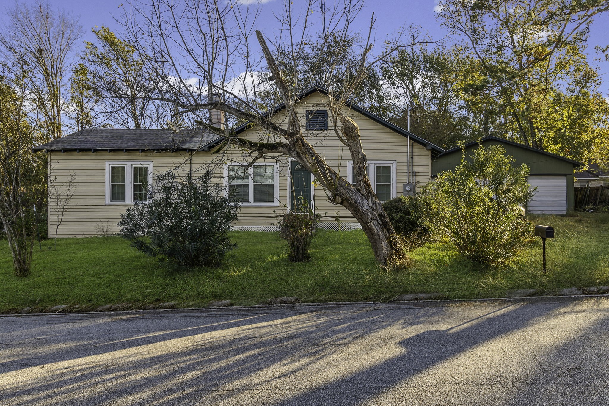 712 N Pine Avenue Property Photo 2
