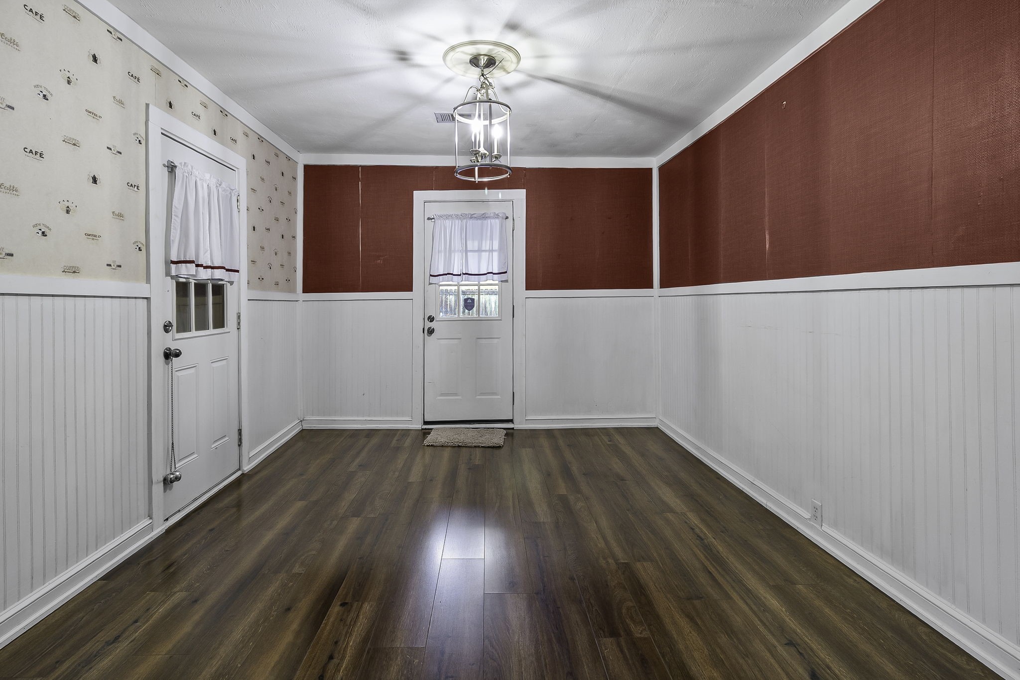 712 N Pine Avenue Property Photo 5