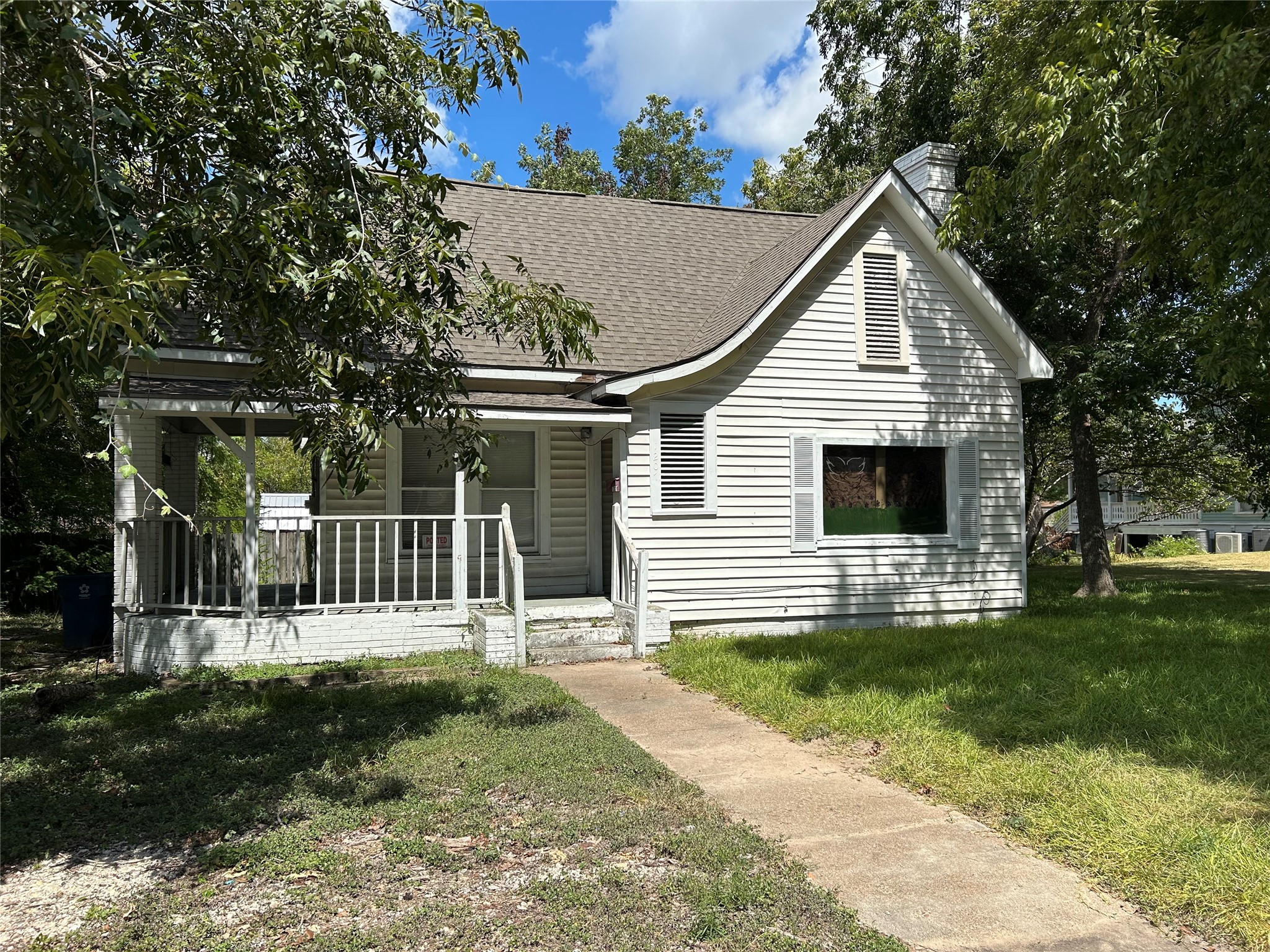 1207 E Washington Avenue Property Photo 1