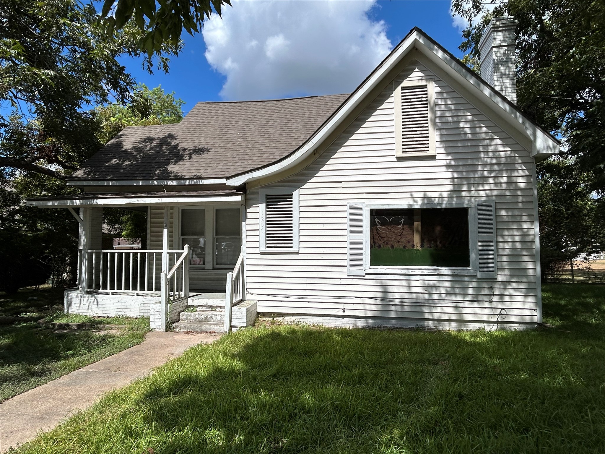 1207 E Washington Avenue Property Photo 2