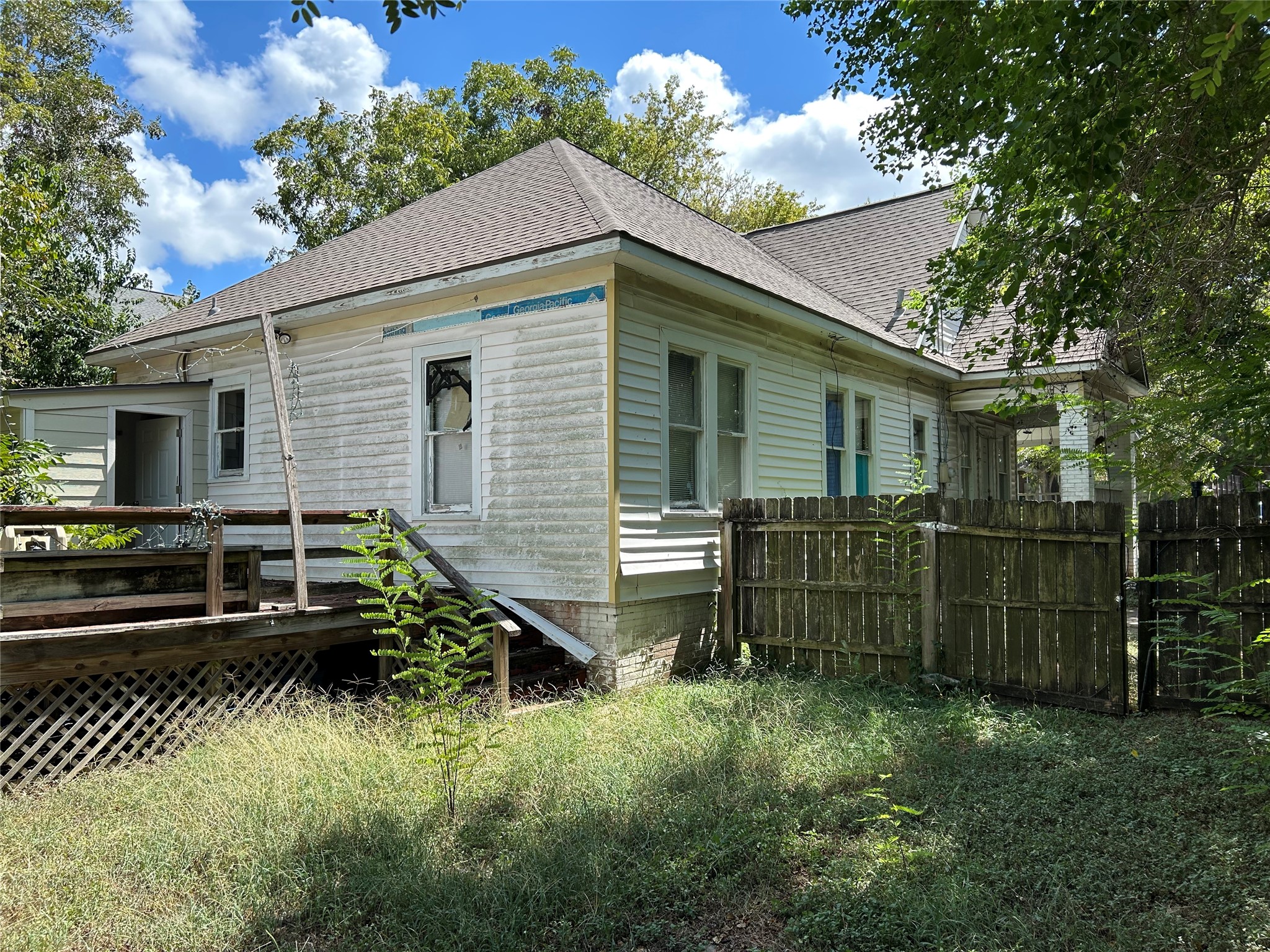 1207 E Washington Avenue Property Photo 6