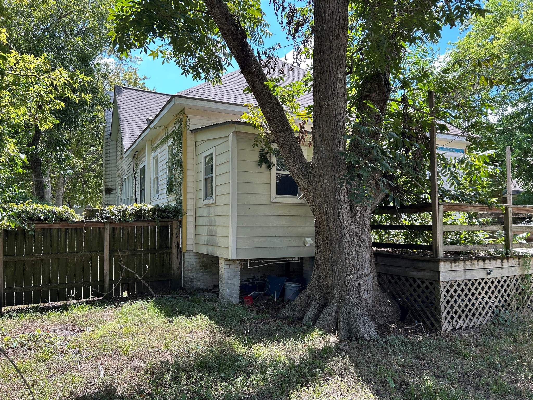 1207 E Washington Avenue Property Photo 7