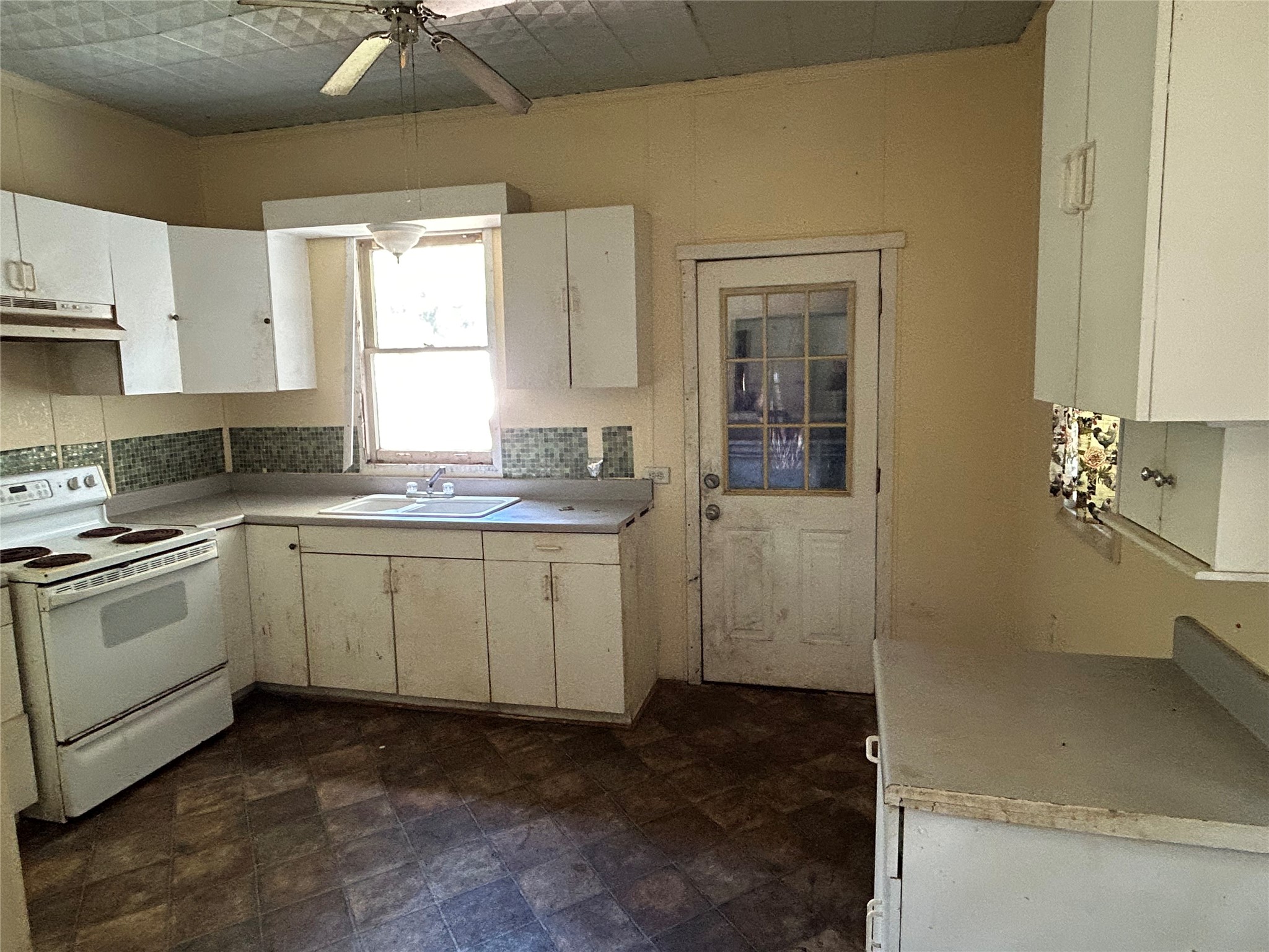 1207 E Washington Avenue Property Photo 12