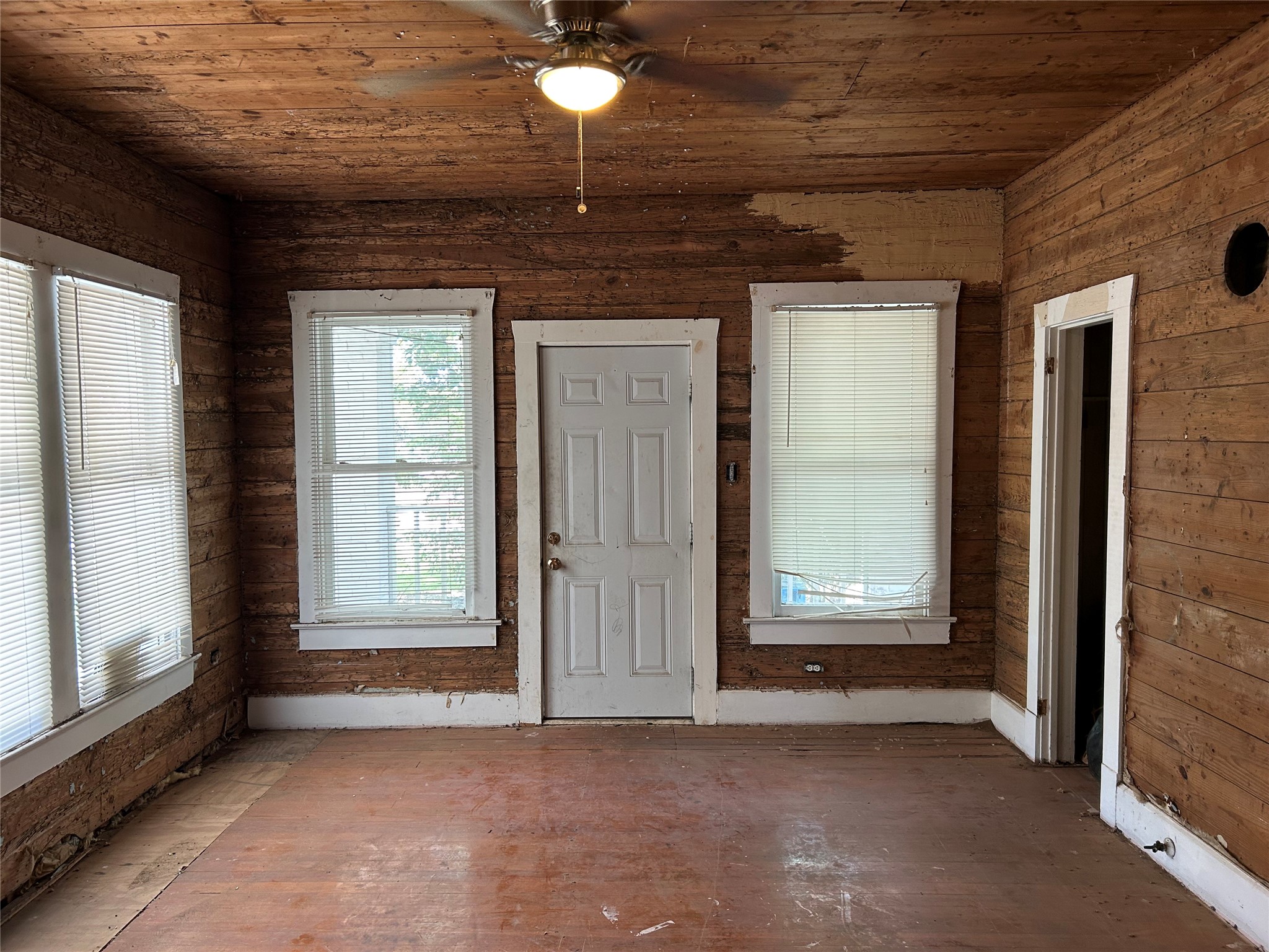 1207 E Washington Avenue Property Photo 16