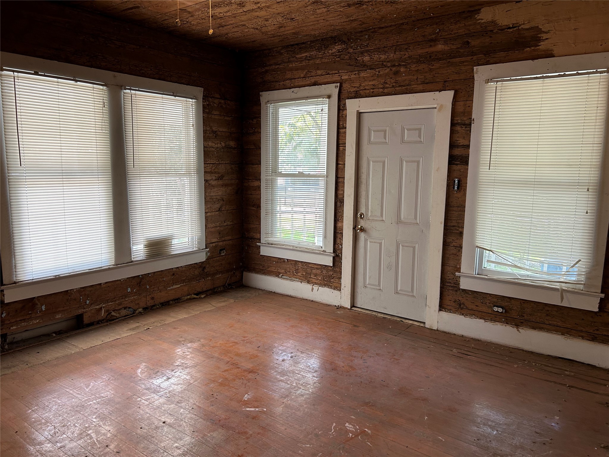 1207 E Washington Avenue Property Photo 17